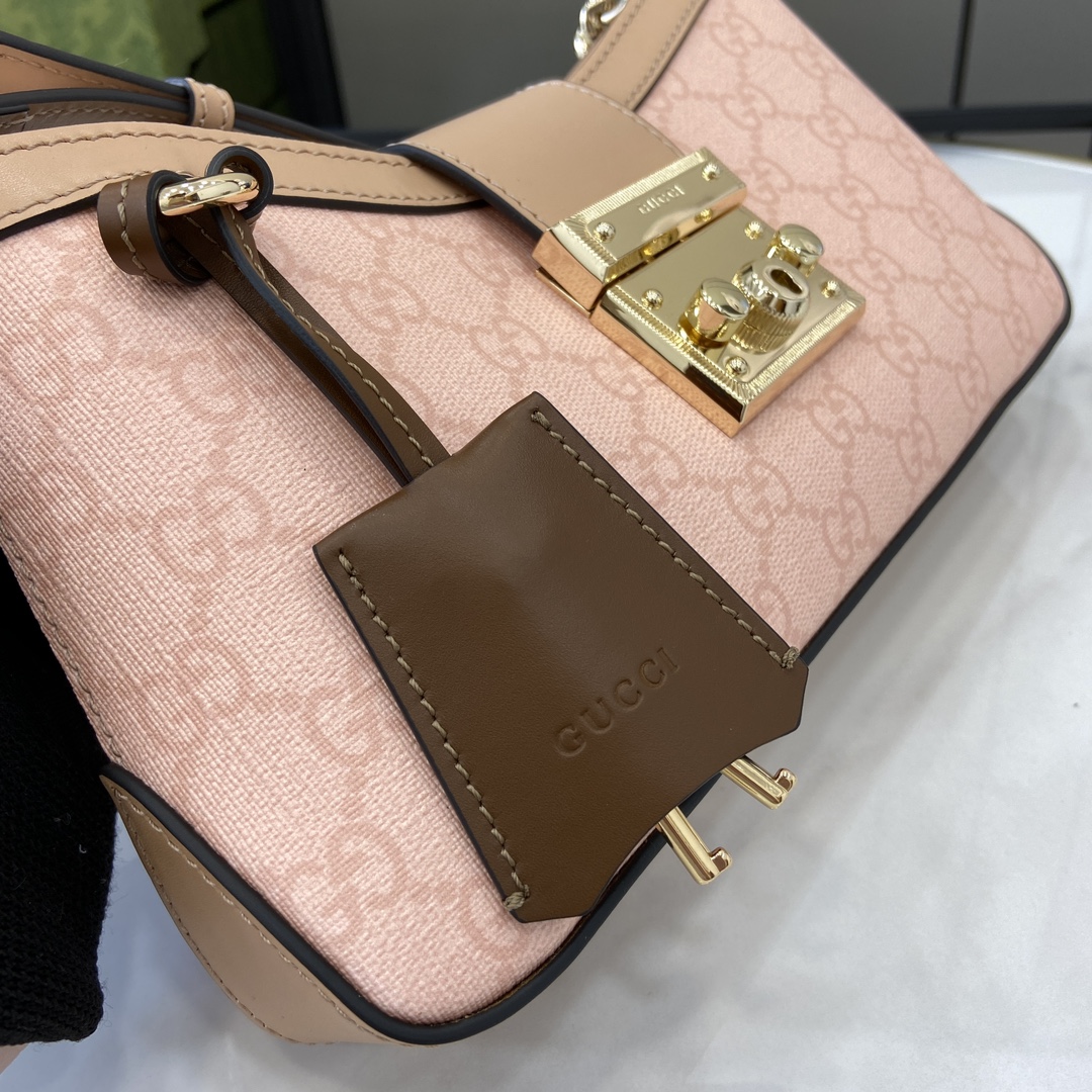 G*u*i padlock bag-26.5 x 13.5 x 4.5cm