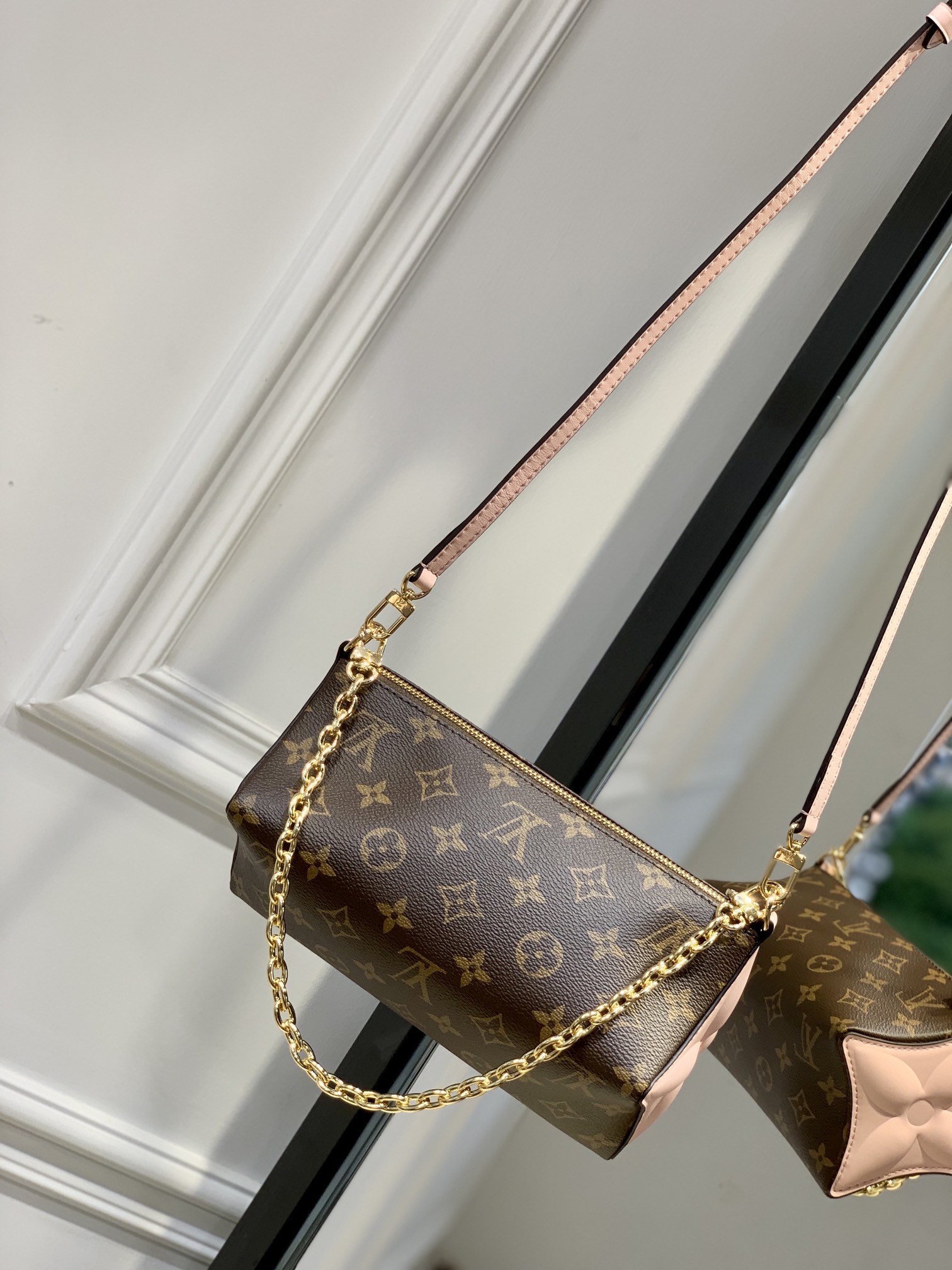 l0*is V*t0n bloom pouch-m11303-22.5*13*13cm