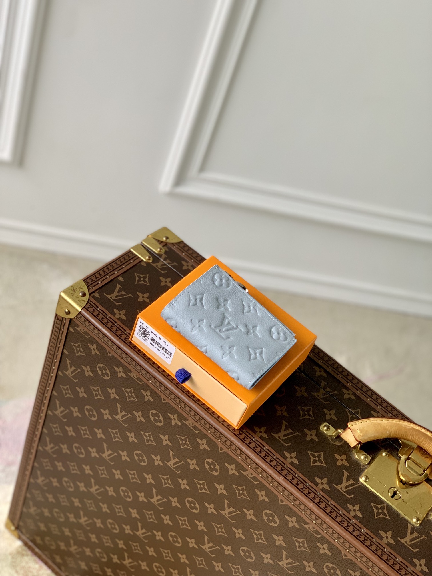 l0*is V*t0n wallet-9 x 11.5 x 1.5cm