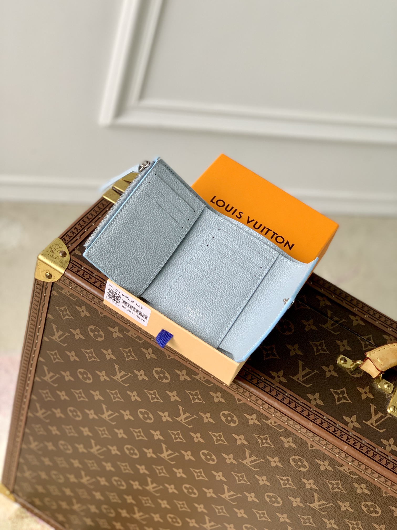 l0*is V*t0n wallet-9 x 11.5 x 1.5cm