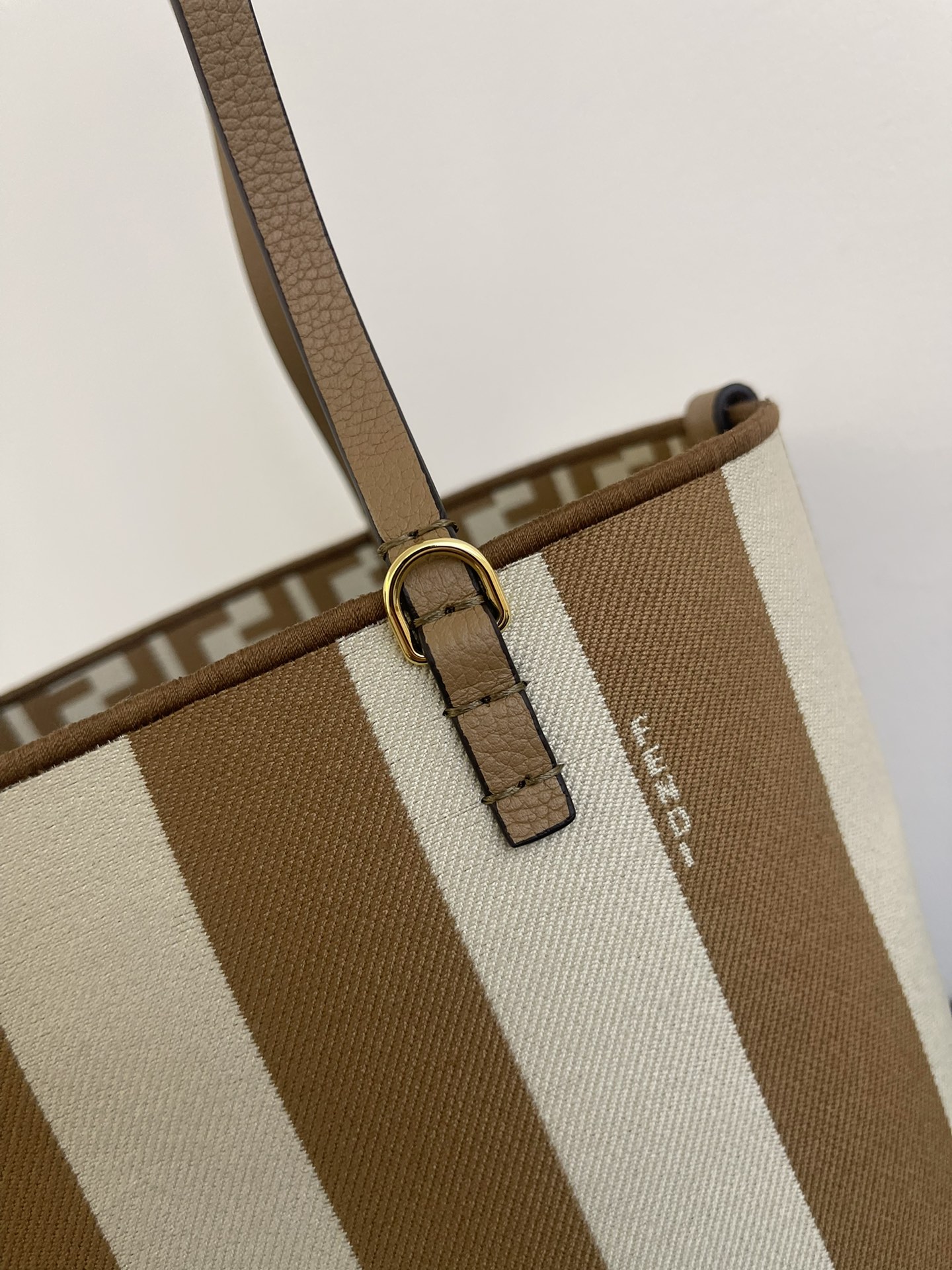 F**di tote-22x14x18cm