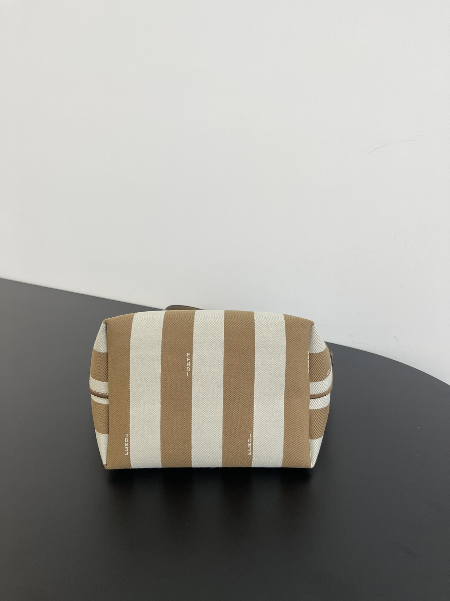 F**di tote-22x14x18cm