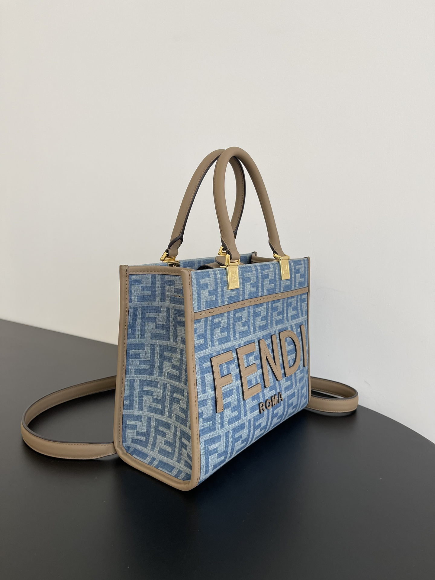 F**di tote-25.5x12x22.5cm