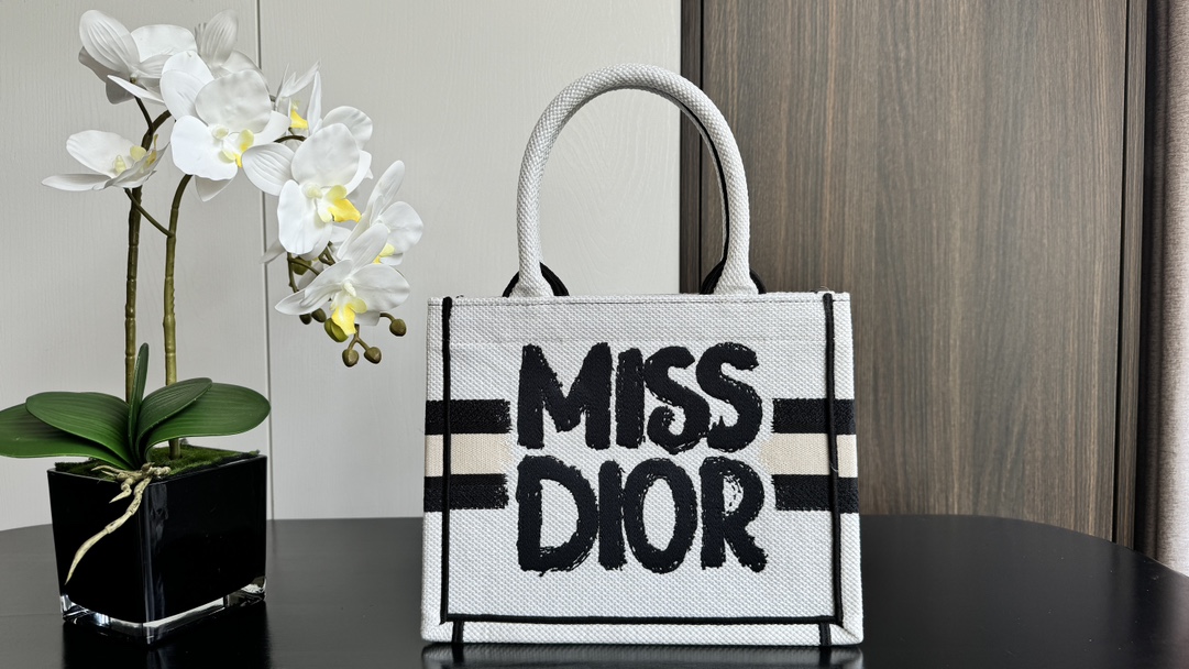 D*or small book tote-26*8*22cm