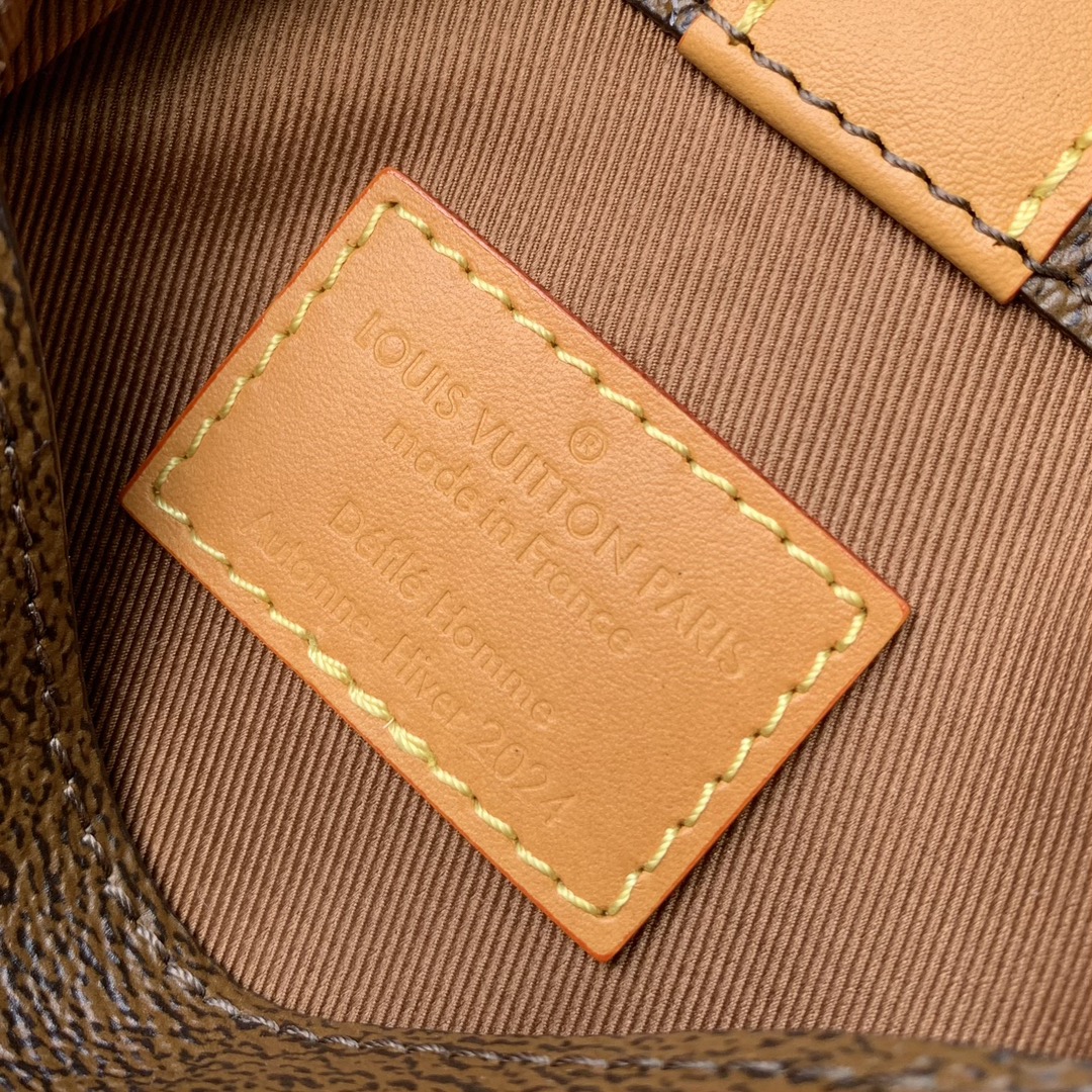 l0*is V*t0n envelope pouch-18*18.5*12.5cm