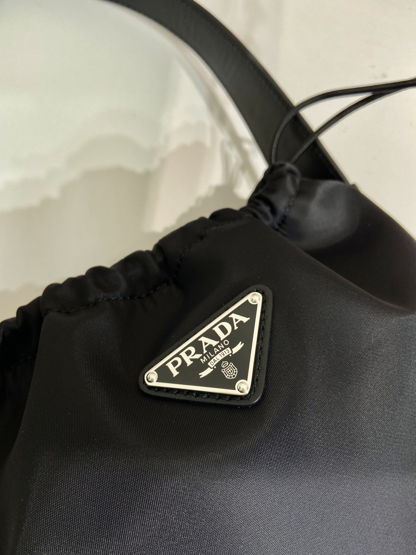 Pra*a 2vz098 hob bag-23*18*8cm