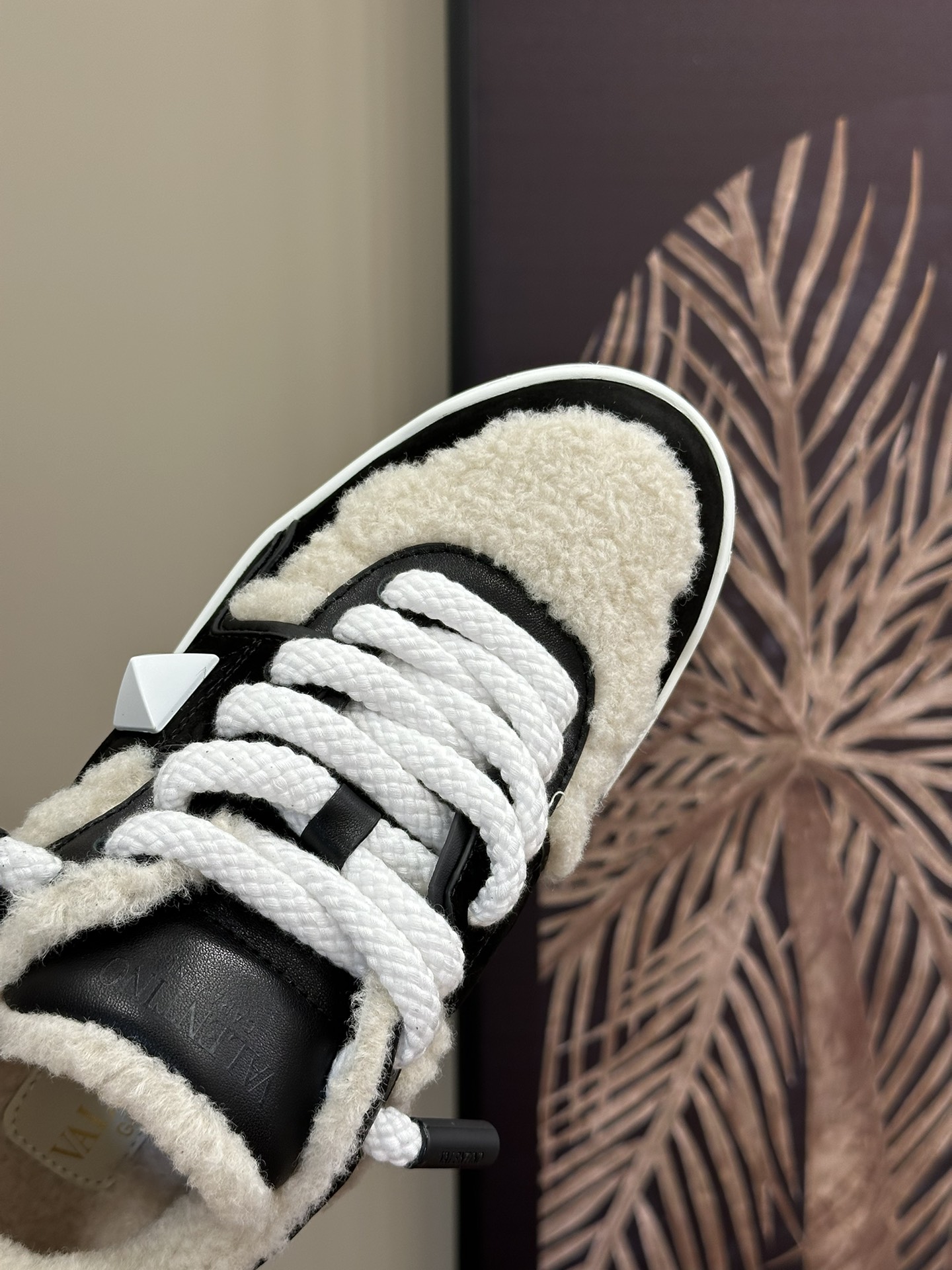 Va1e*ntin0 sneakers