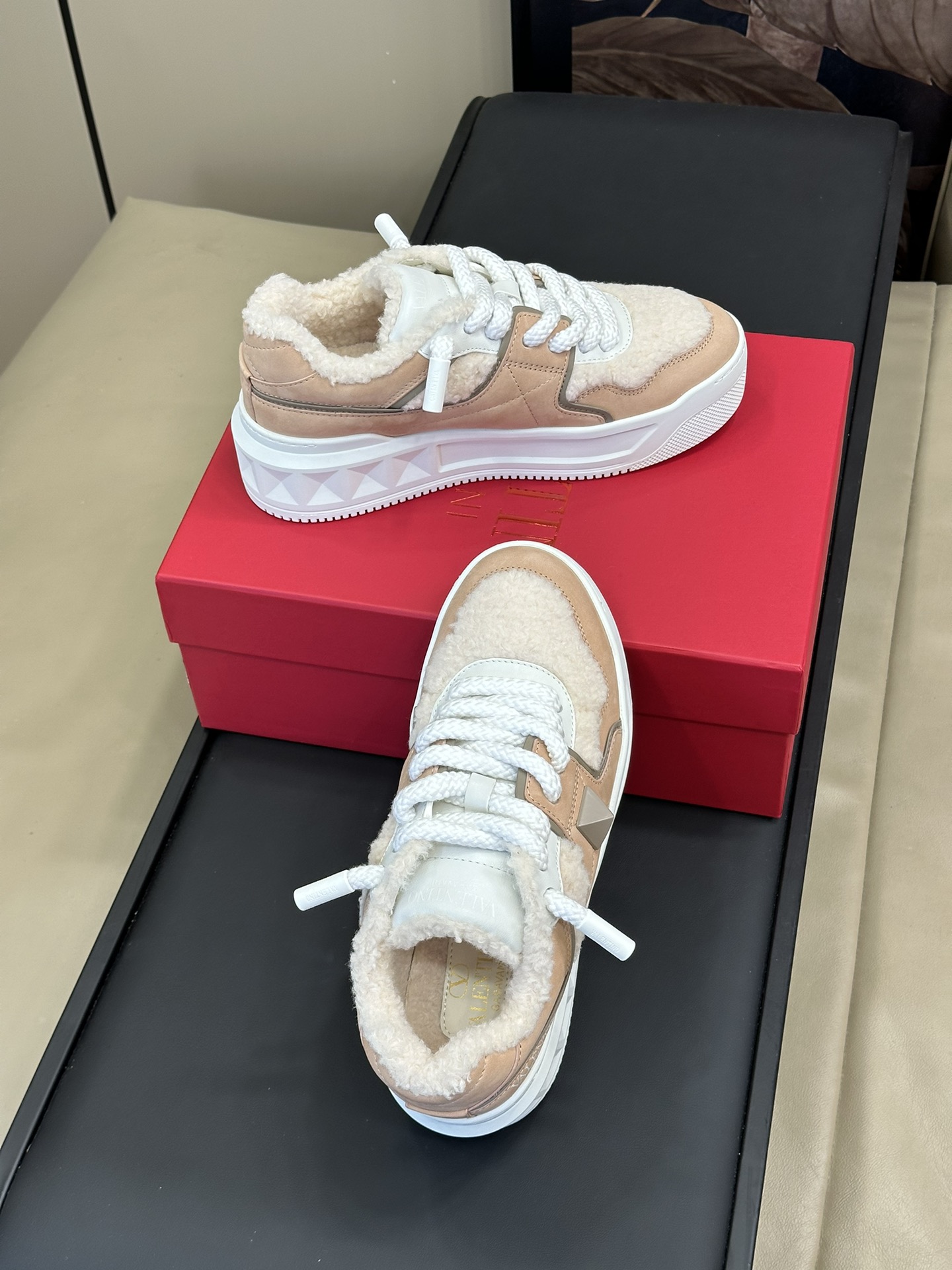 Va1e*ntin0 sneakers
