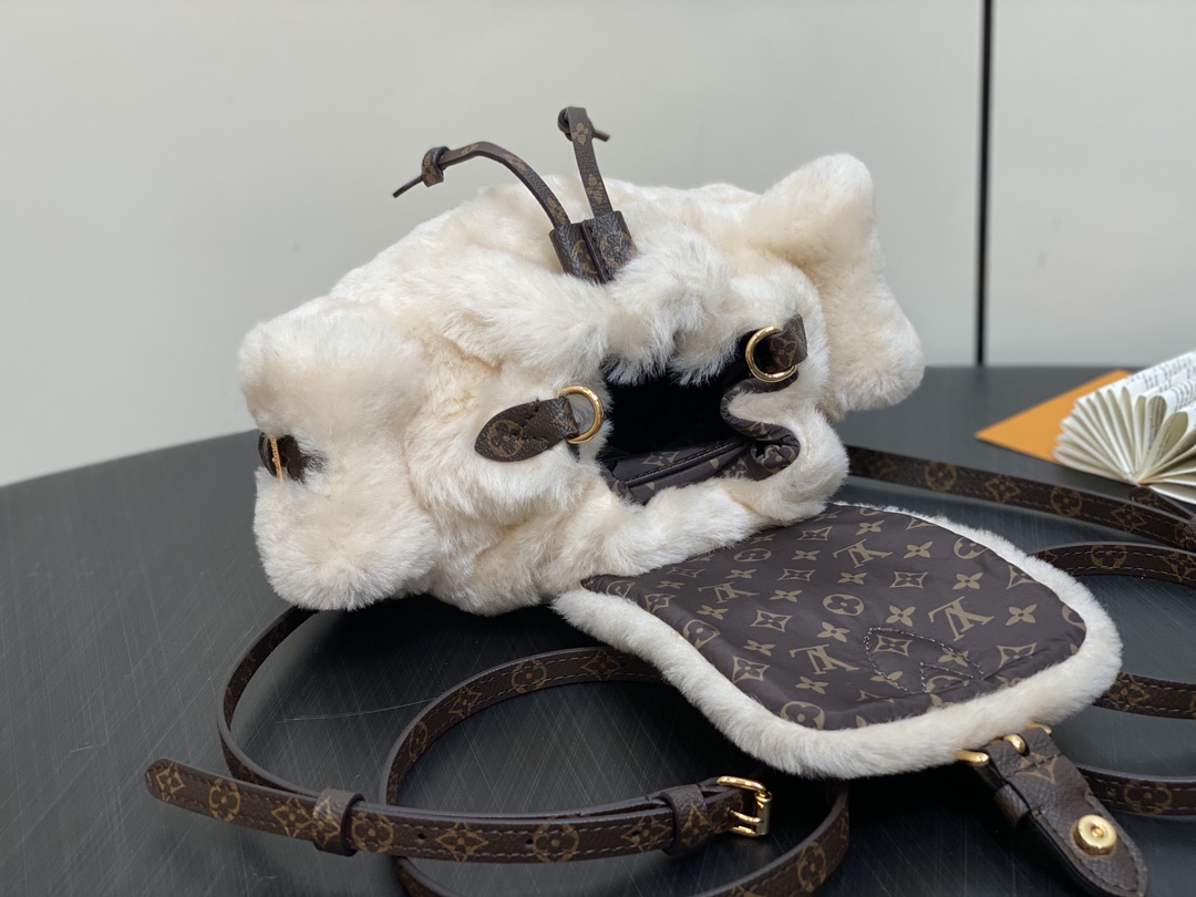 l0vis Vvtt0n ski nano teddy backpack m11919-16.5 x 13 x 25cm