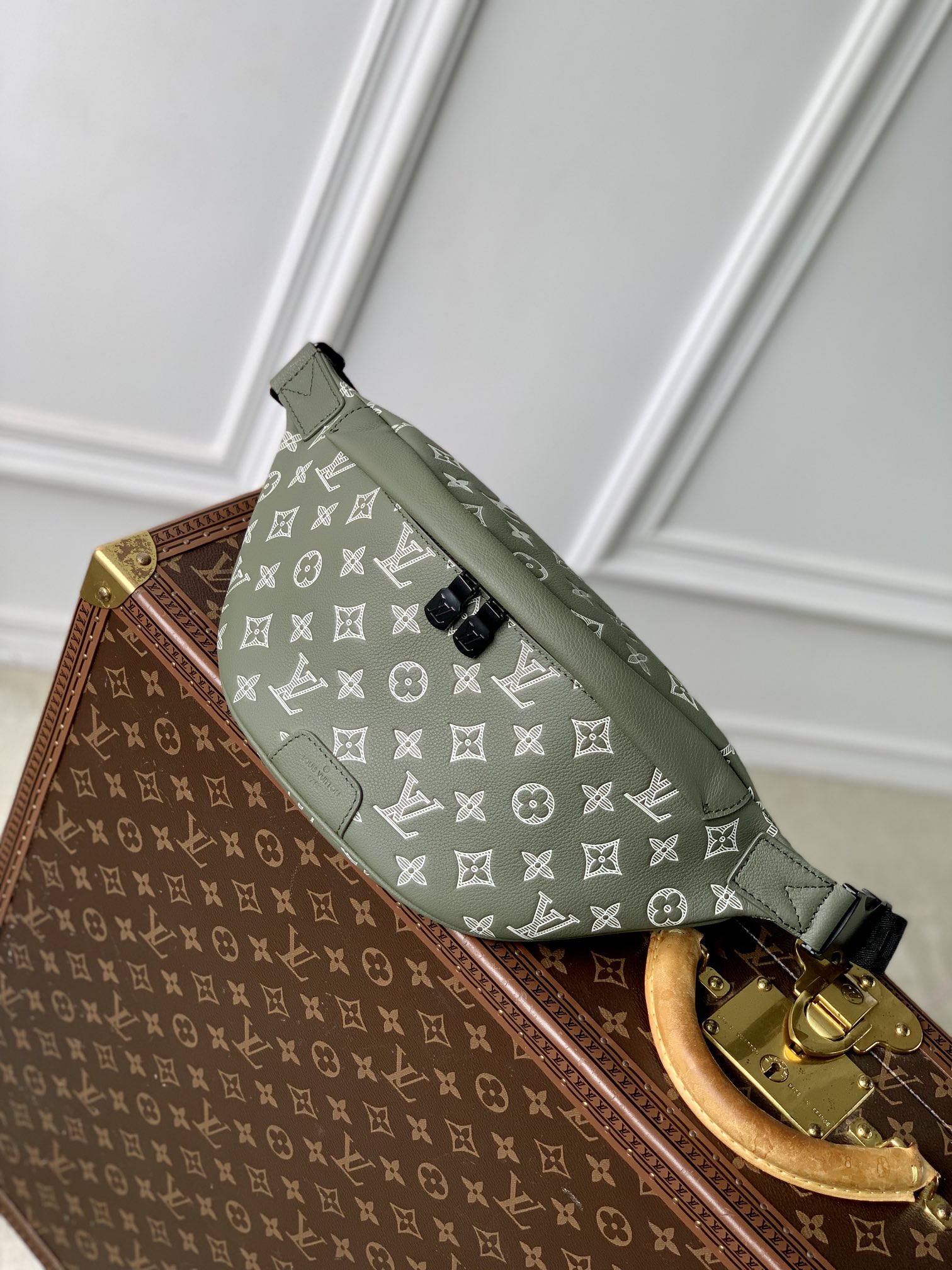 l0vis Vvtt0n discovery bumbag-44 x 15 x 9cm