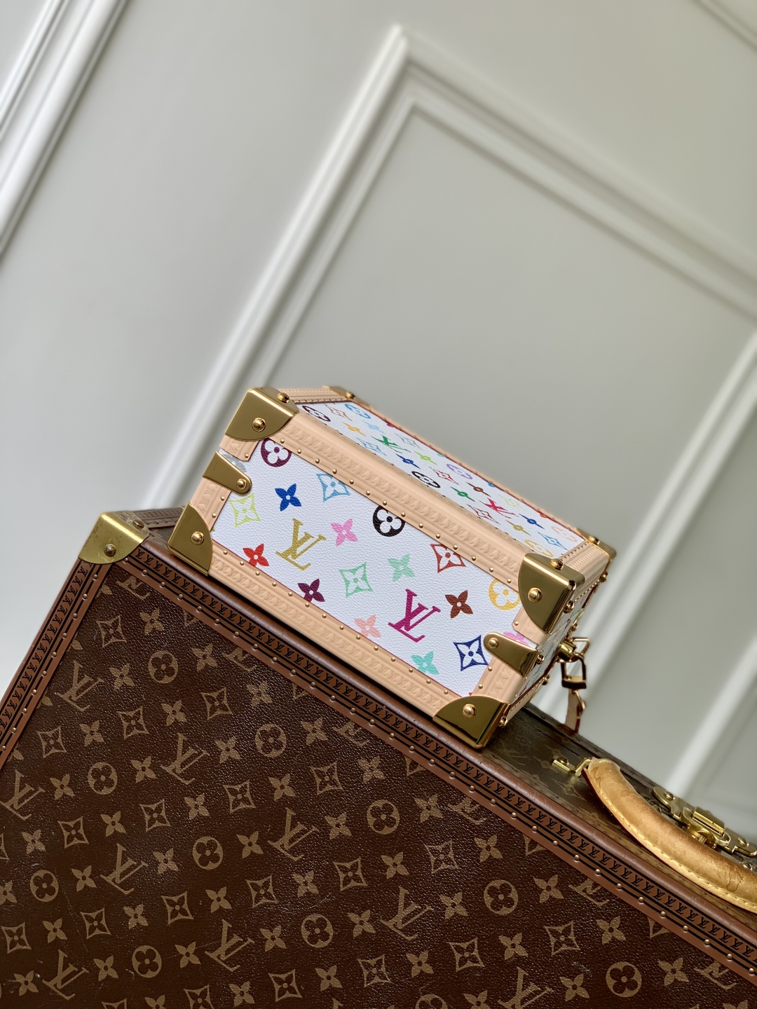 l0vis Vvtt0n petite valise bag -2.5 x 17.5 x 11cm