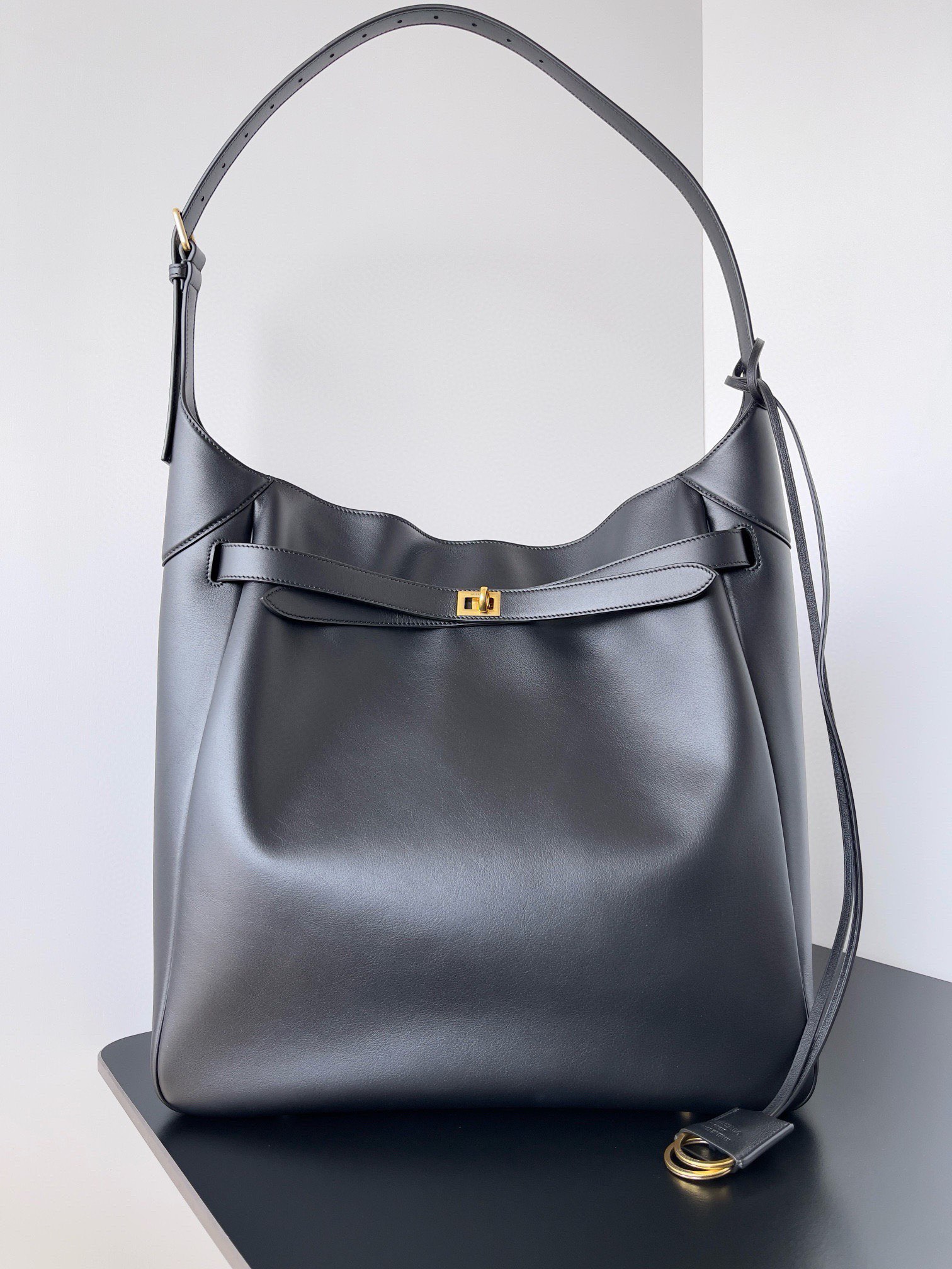 Balenciag Bel Air Shoulder Bag-43.9*39.8*15CM