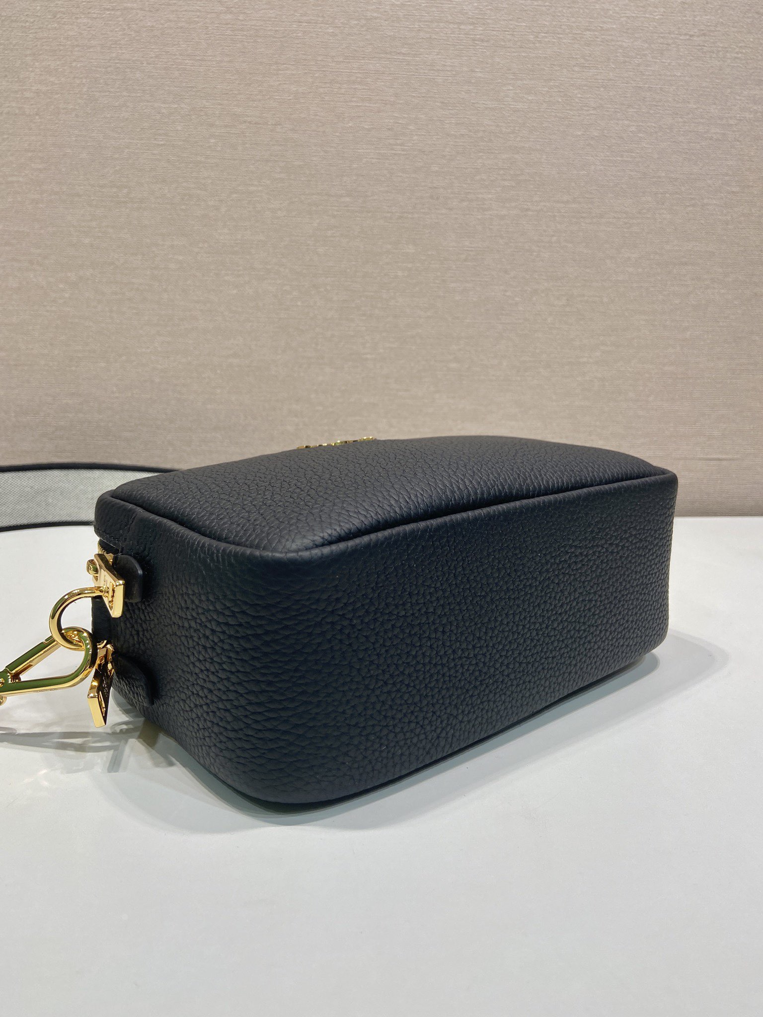 Pra*a 1bd082 messenger bag-22*14*8cm