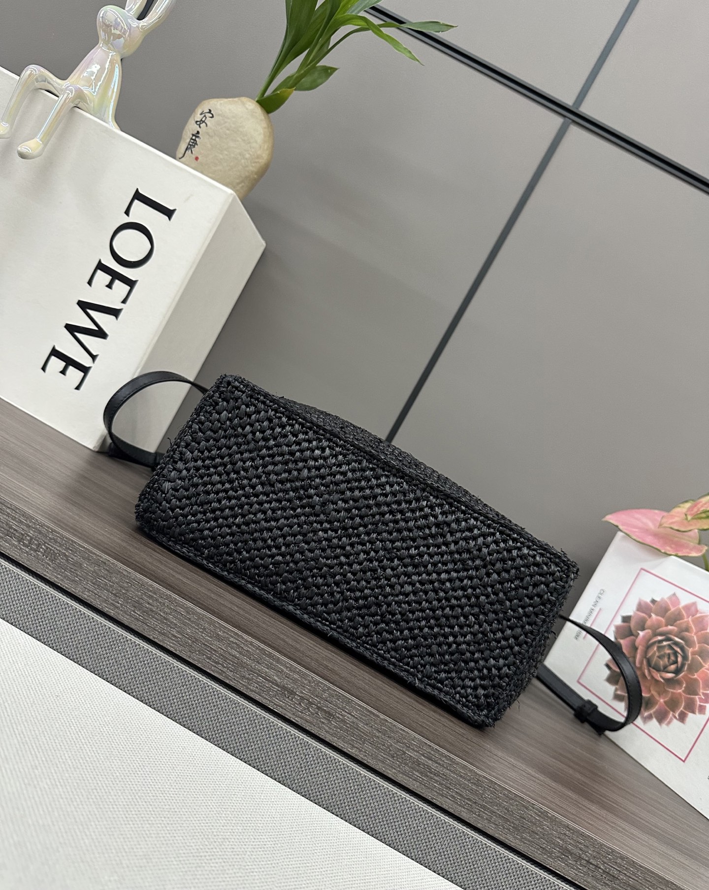 Lowee Raffia Font Tote Bag-24✕11✕19.5CM