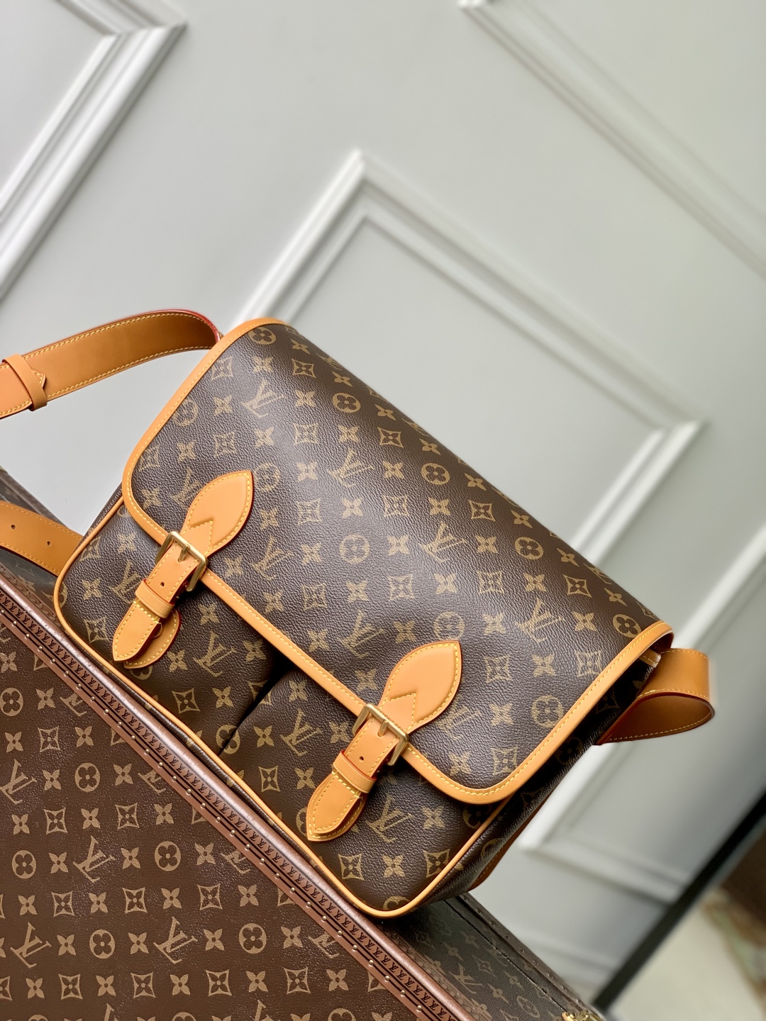 l0vis Vvtt0n satchel handbag-24 x 12 x 35.5cm