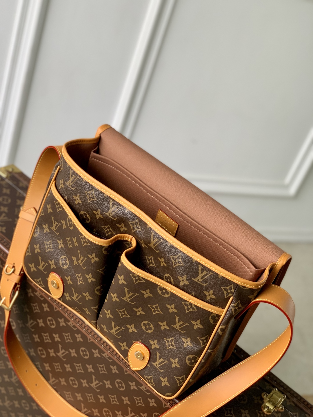 l0vis Vvtt0n satchel handbag-24 x 12 x 35.5cm