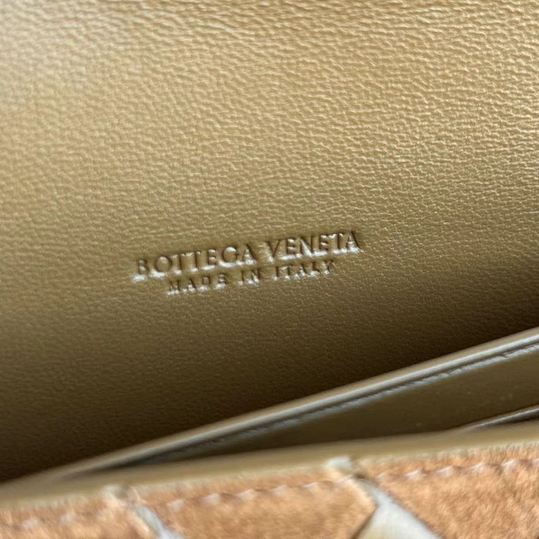 b0tt*ga Ven*ta clutch-31x13x3 cm