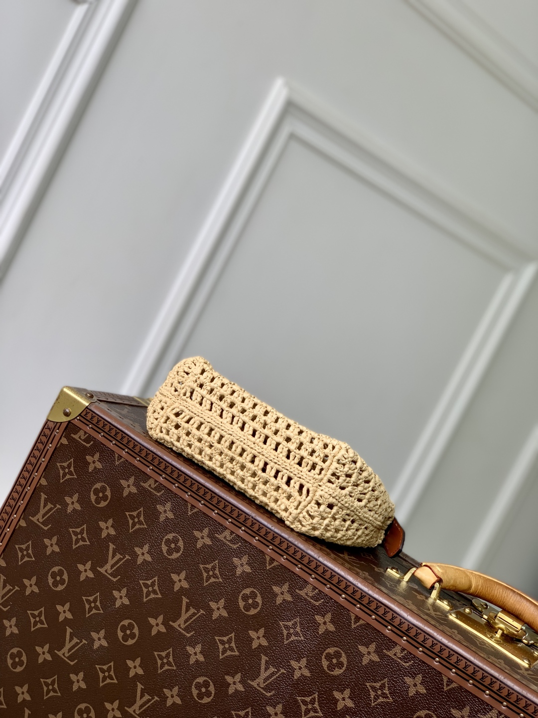 l0vis Vvtt0n hills pochette-11 x 6.5 x 18.5cm