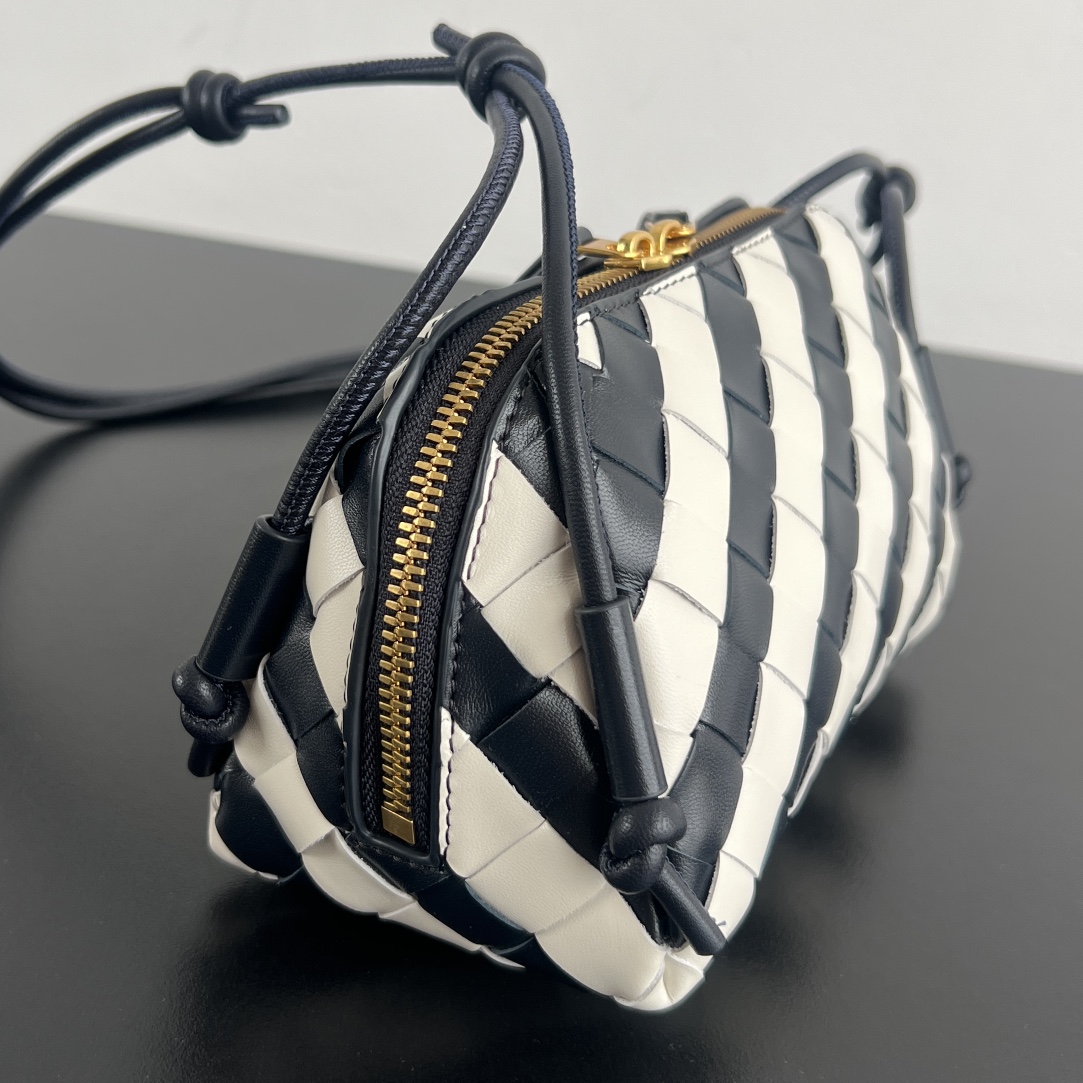 b0tt*ga Ven*ta concert striped leather pouch crossbody bag-18.5*11.5*8.5cm