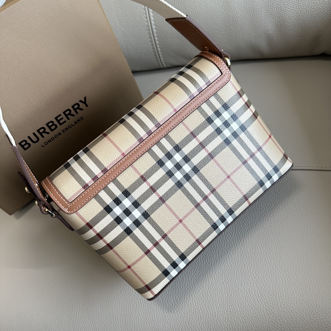 Bv*b*rry crossbody bag-25 x 8.5 x 18cm