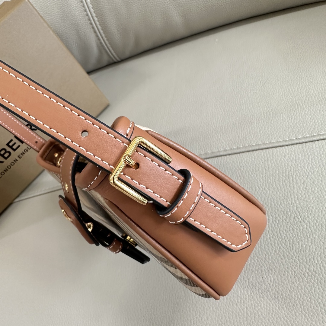 Bv*b*rry vintage bag-26 x 6 x 12cm