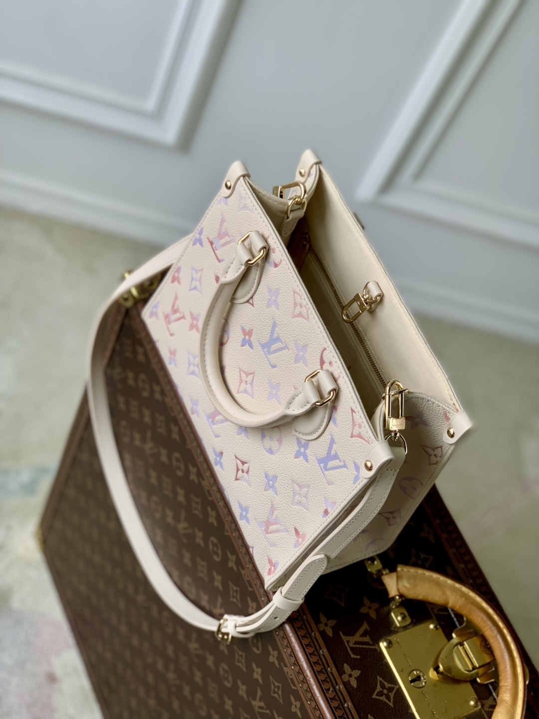 l0vis Vvtt0n onthego monogram bold handbag-m14576-19 x 11.5 x 25cm