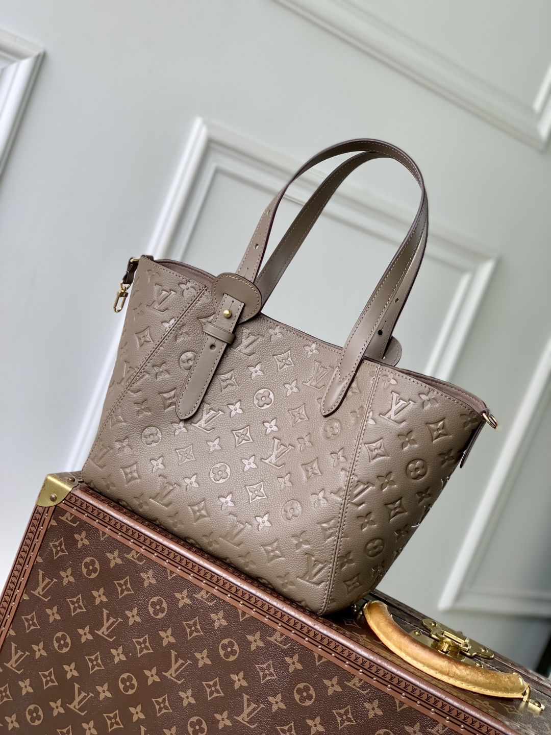 l0vis Vvtt0n monogram empreinte-22 x 15 x 40cm