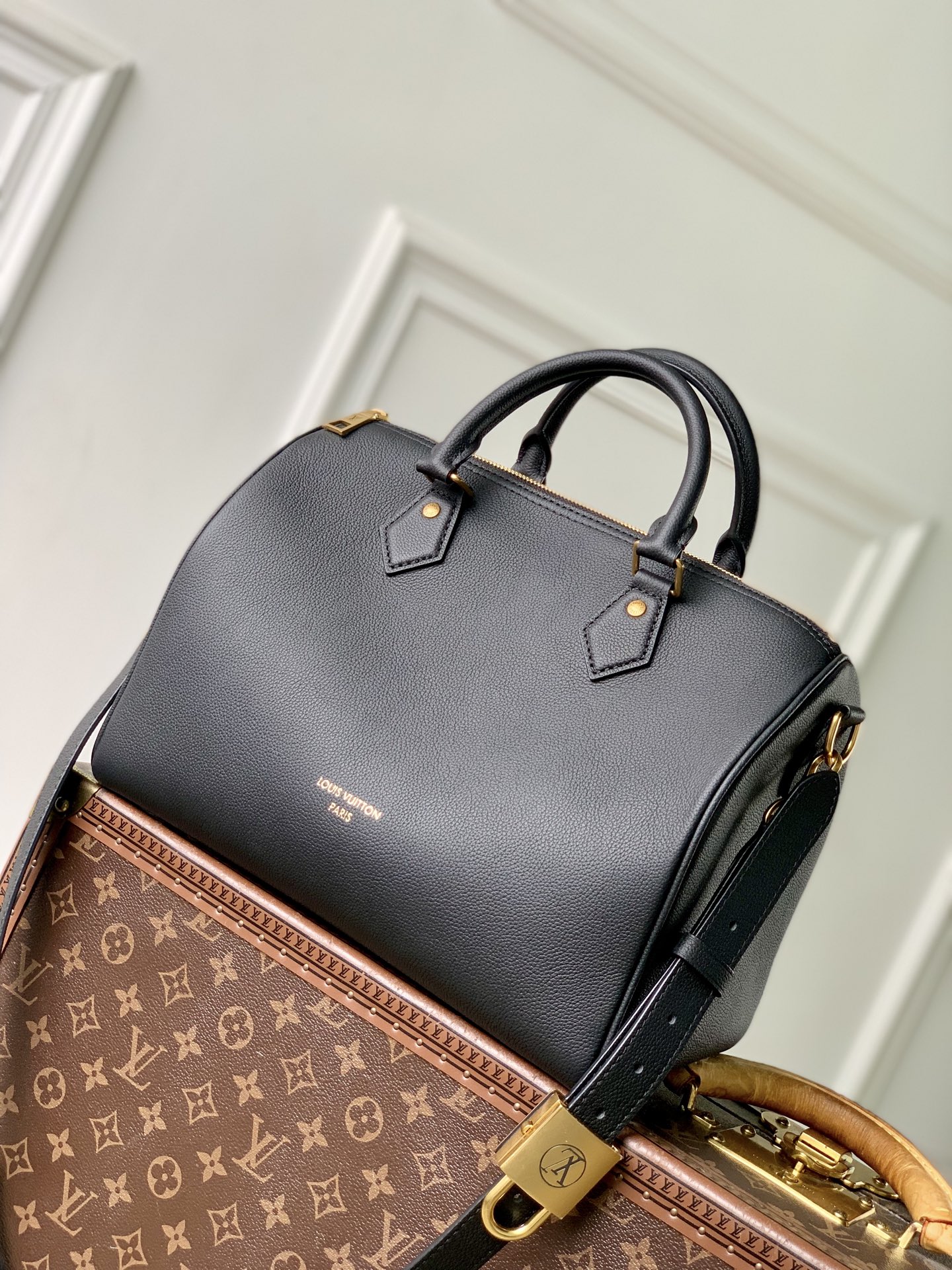 L0vis Vvtt0n Speedy Soft 30 Bag -21 x 17 x 30CM