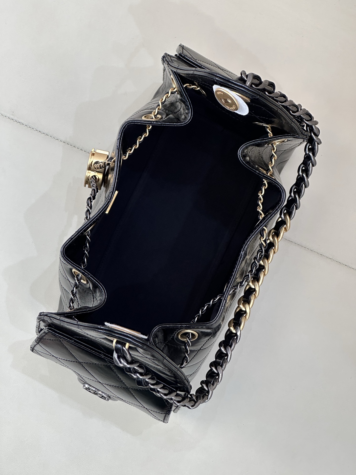 Cha*nel 25 Handbag, Shiny Crumpled Calfskin-20x22x12.5CM