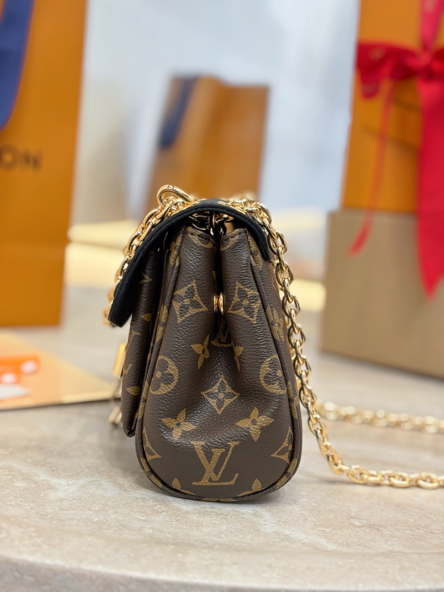 LV Saint Germain BB Monogram Canvas - Handbags M26398-24x17x9CM