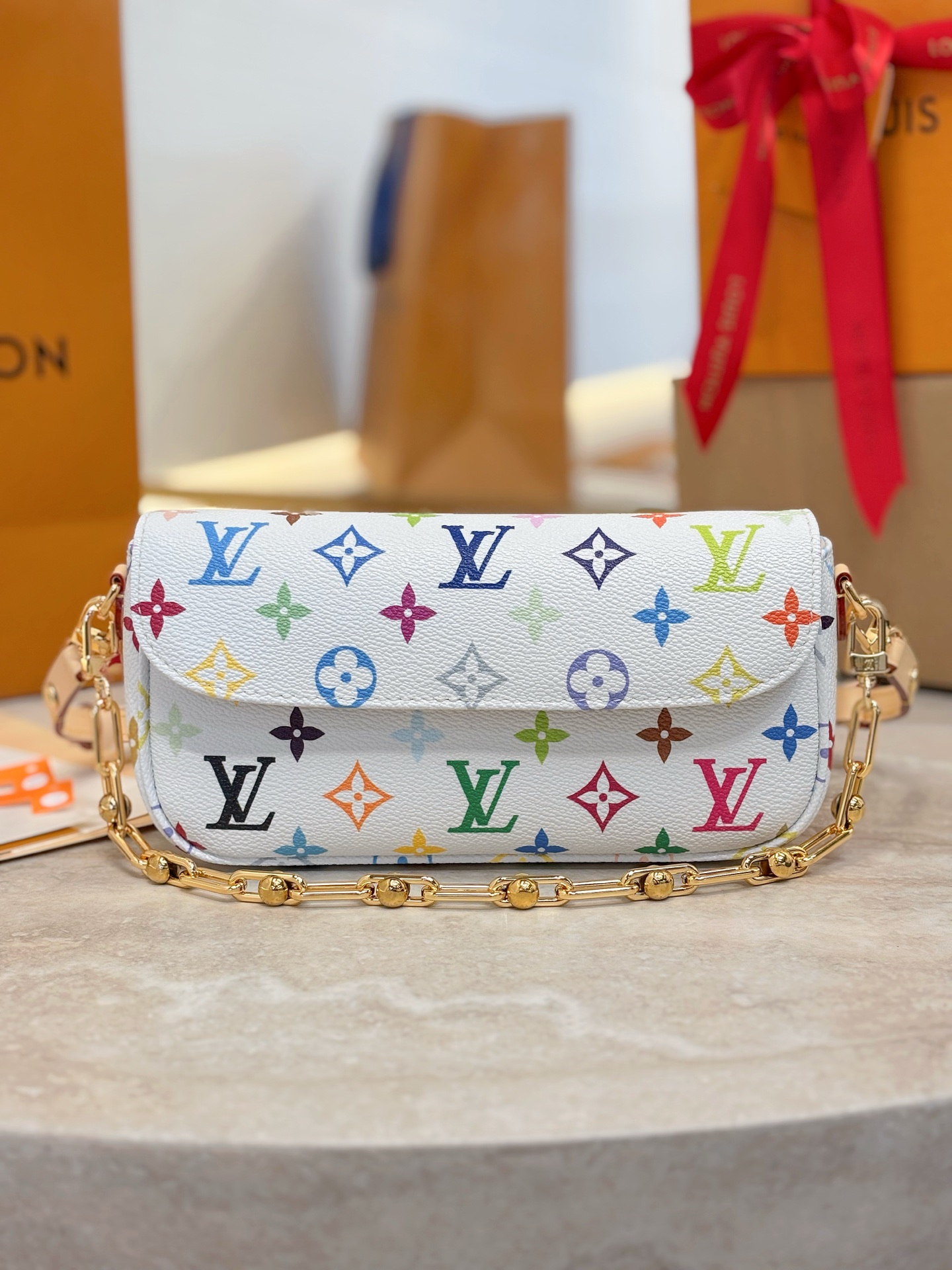 L0vis Vvtt0n Wallet on Chain Ivy-23.5 x 12 x 4.3CM