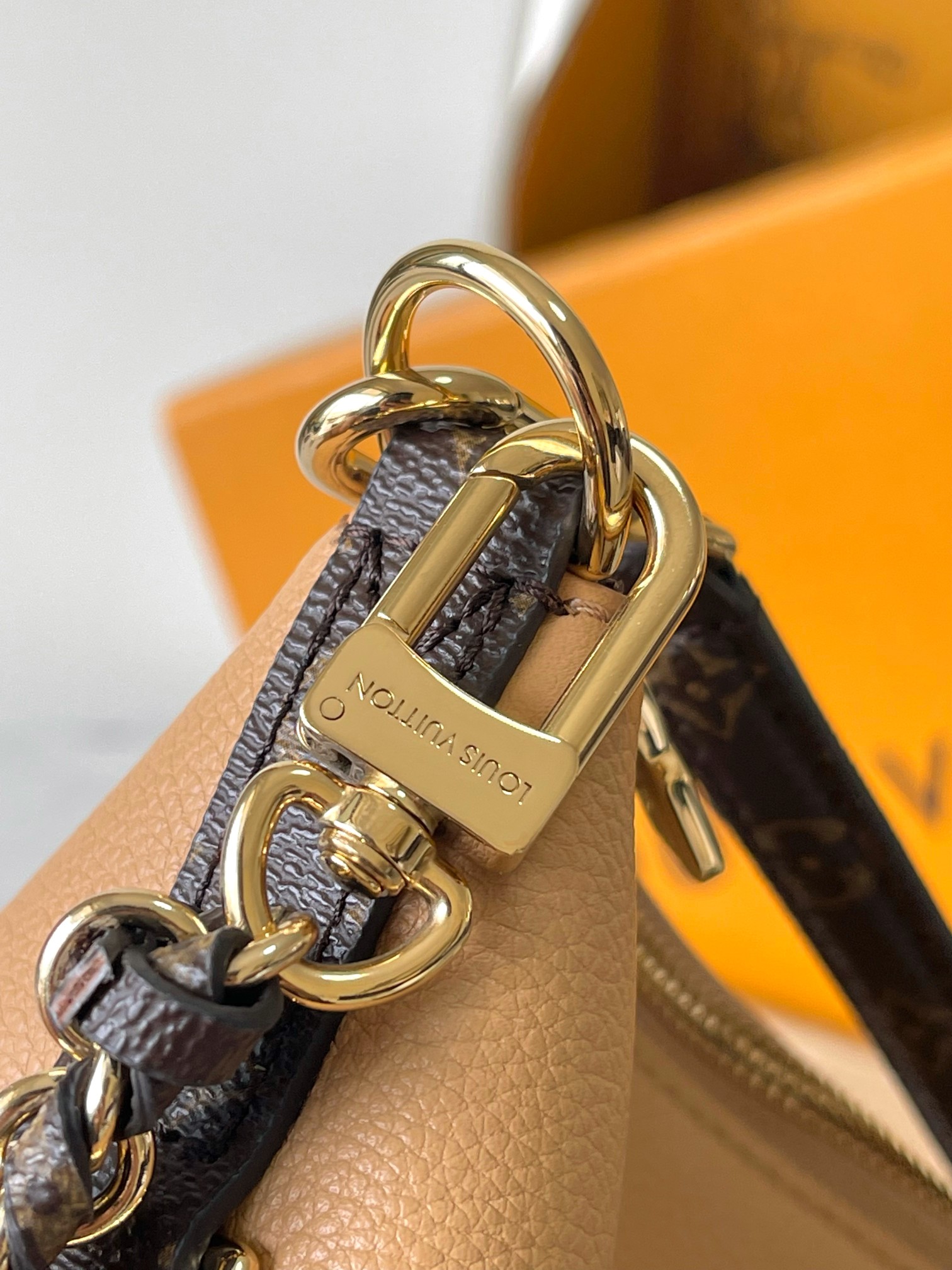 L0vis Vvtt0n Multipass - Handbags-26*10*30CM