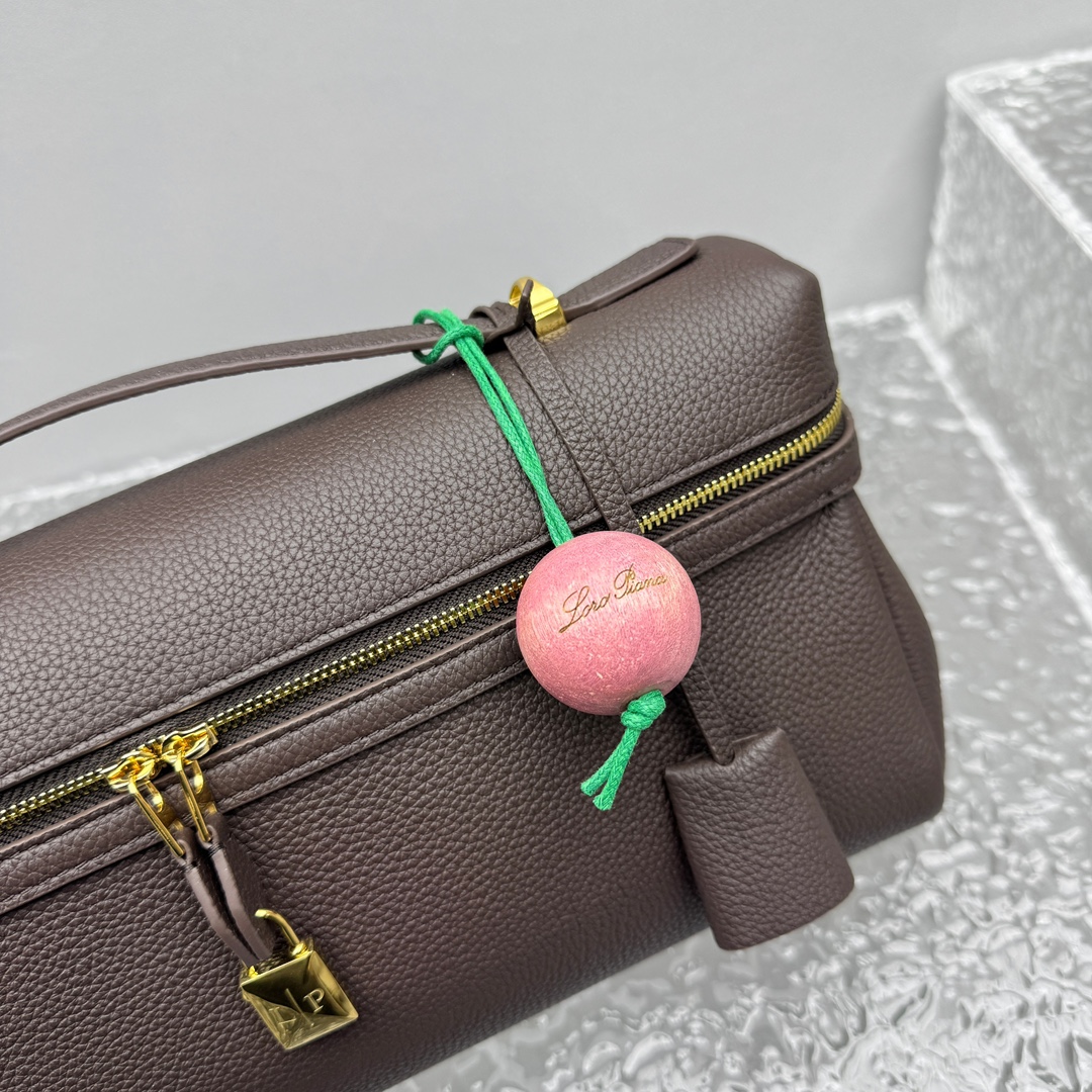 L0r0 P1ana Extra Softy Bag L33-33*14*9CM