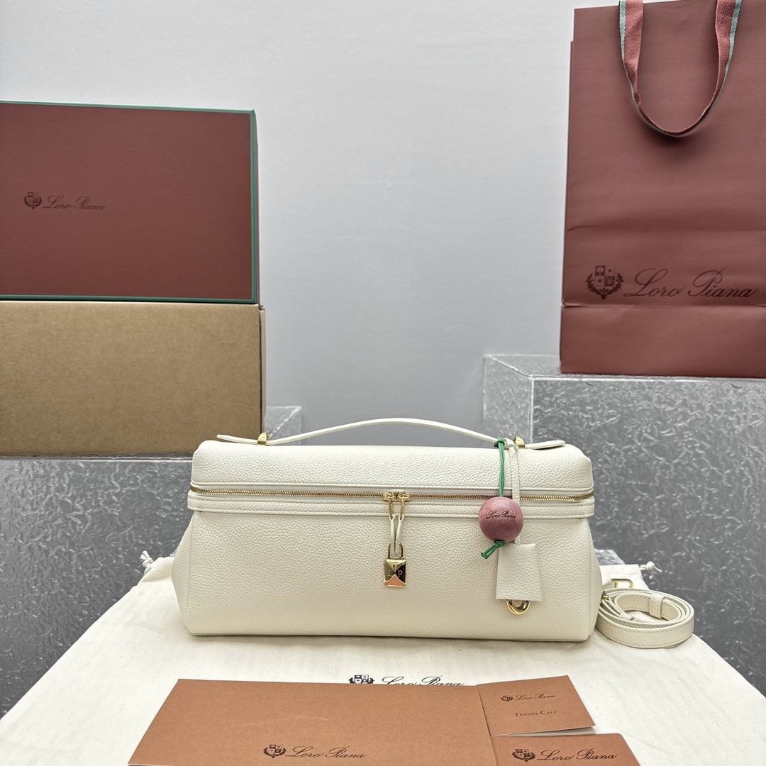L0r0 P1ana Extra Softy Bag L33-33*14*9CM