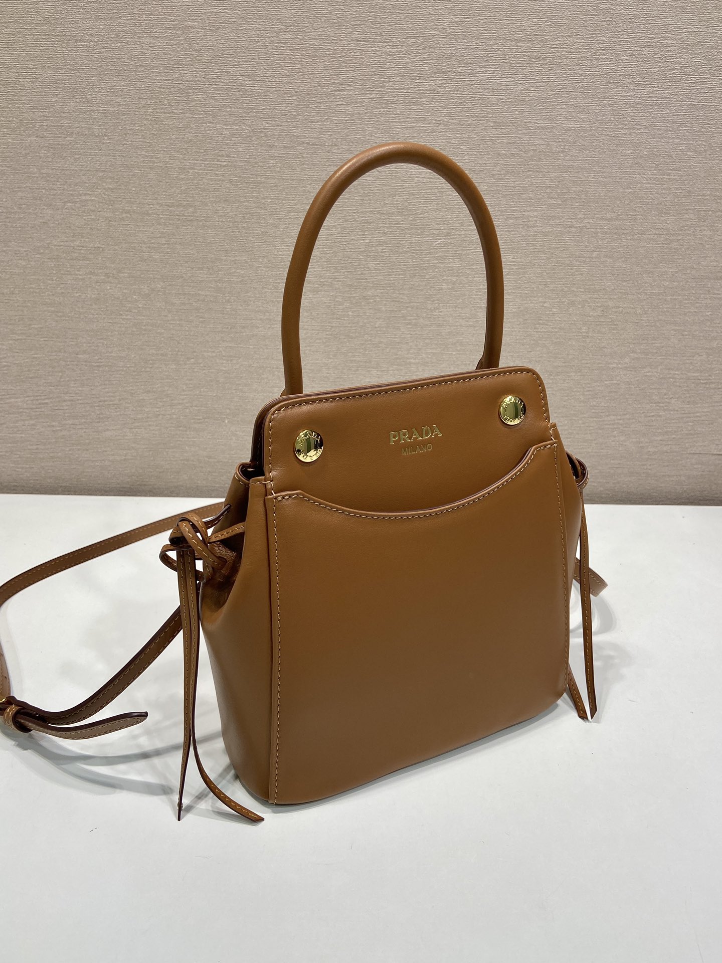 Pra*a Carry Leather Handbag 1BA496-19*21*7CM