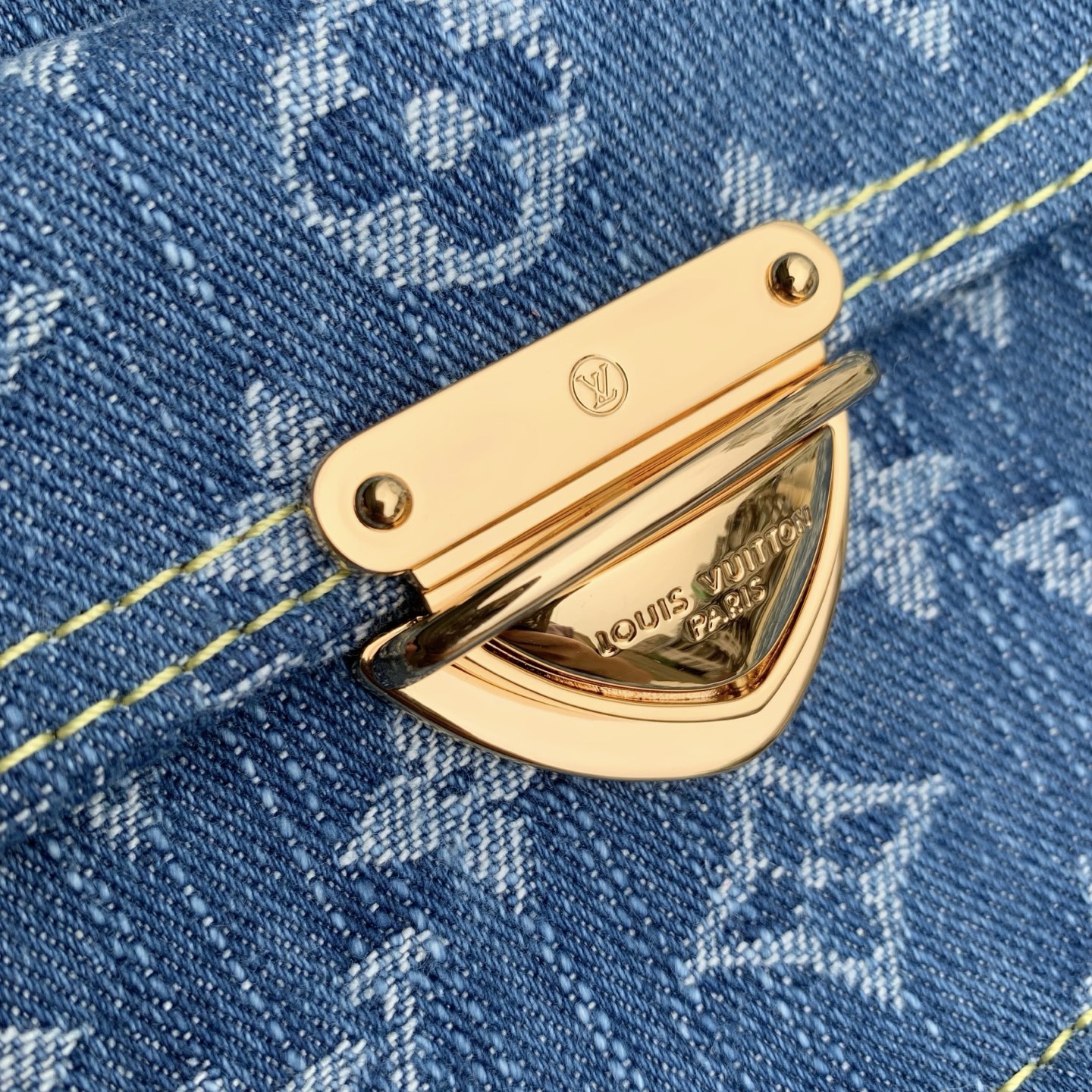 Lo*uis Vvtt0n Baggy Monogram Denim - Handbags M27329-30 x 22 x 13CM