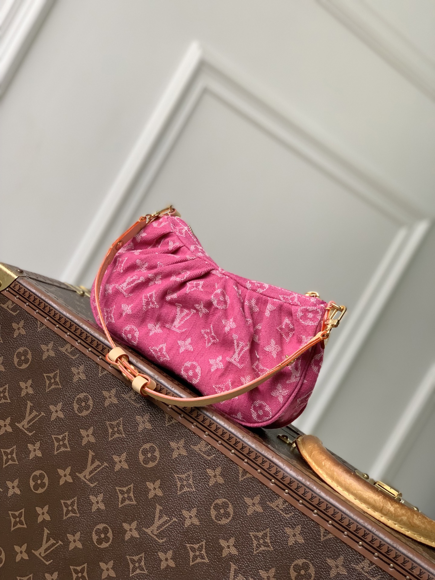L0vis Vvtt0n Pochette Valley Bag-15 x 7 x 21CM