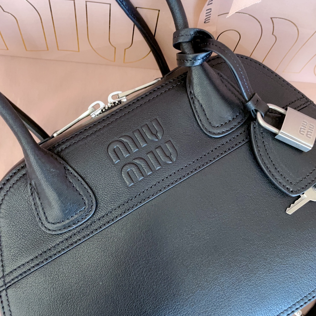 Miu Miu Vivant Top Handbags-32X19.5X11CM