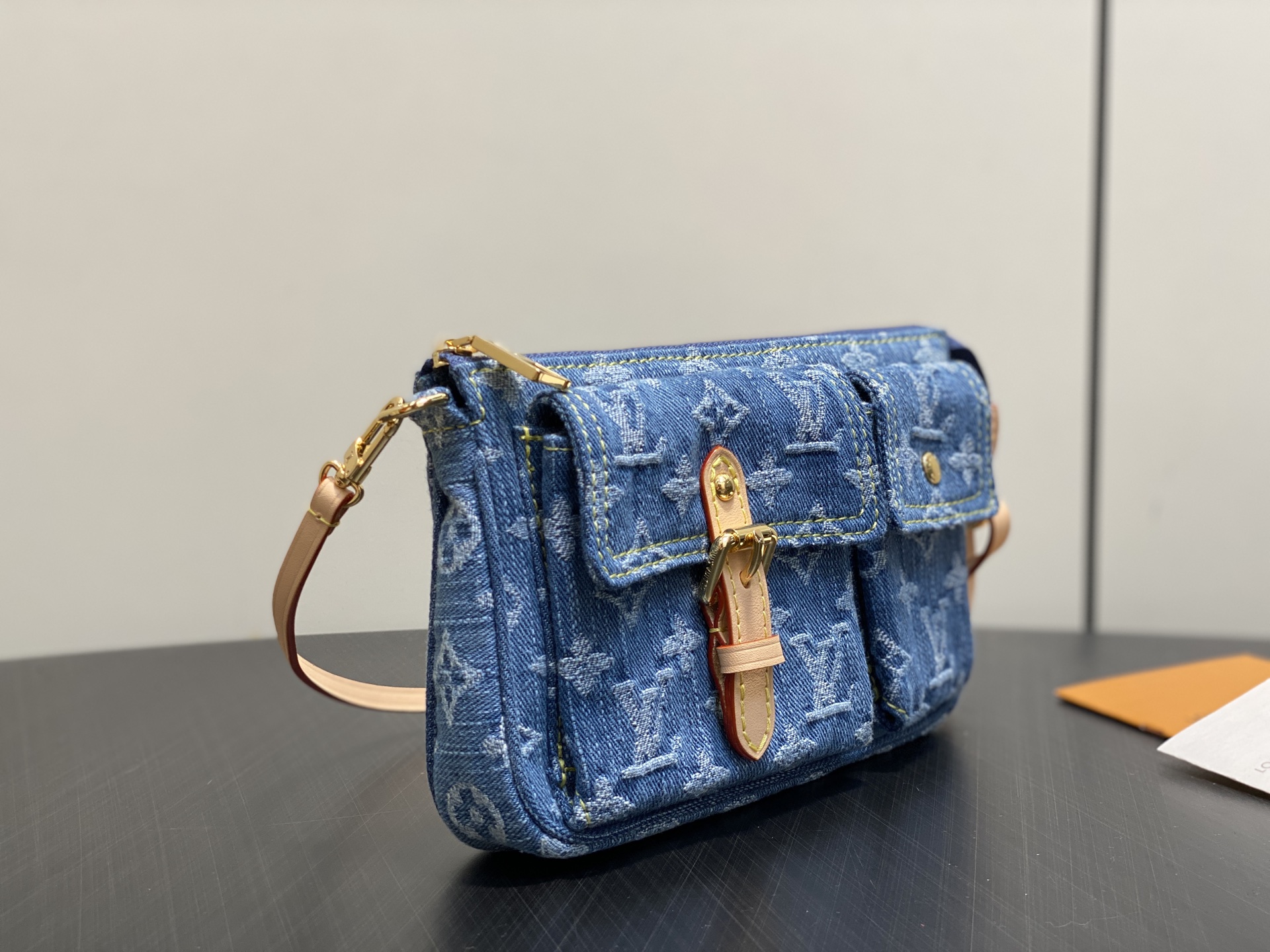 Lou*is Vvtt0n Pochette Accessoire Cargo Monogram Denim-23.5 x 14 x 3CM