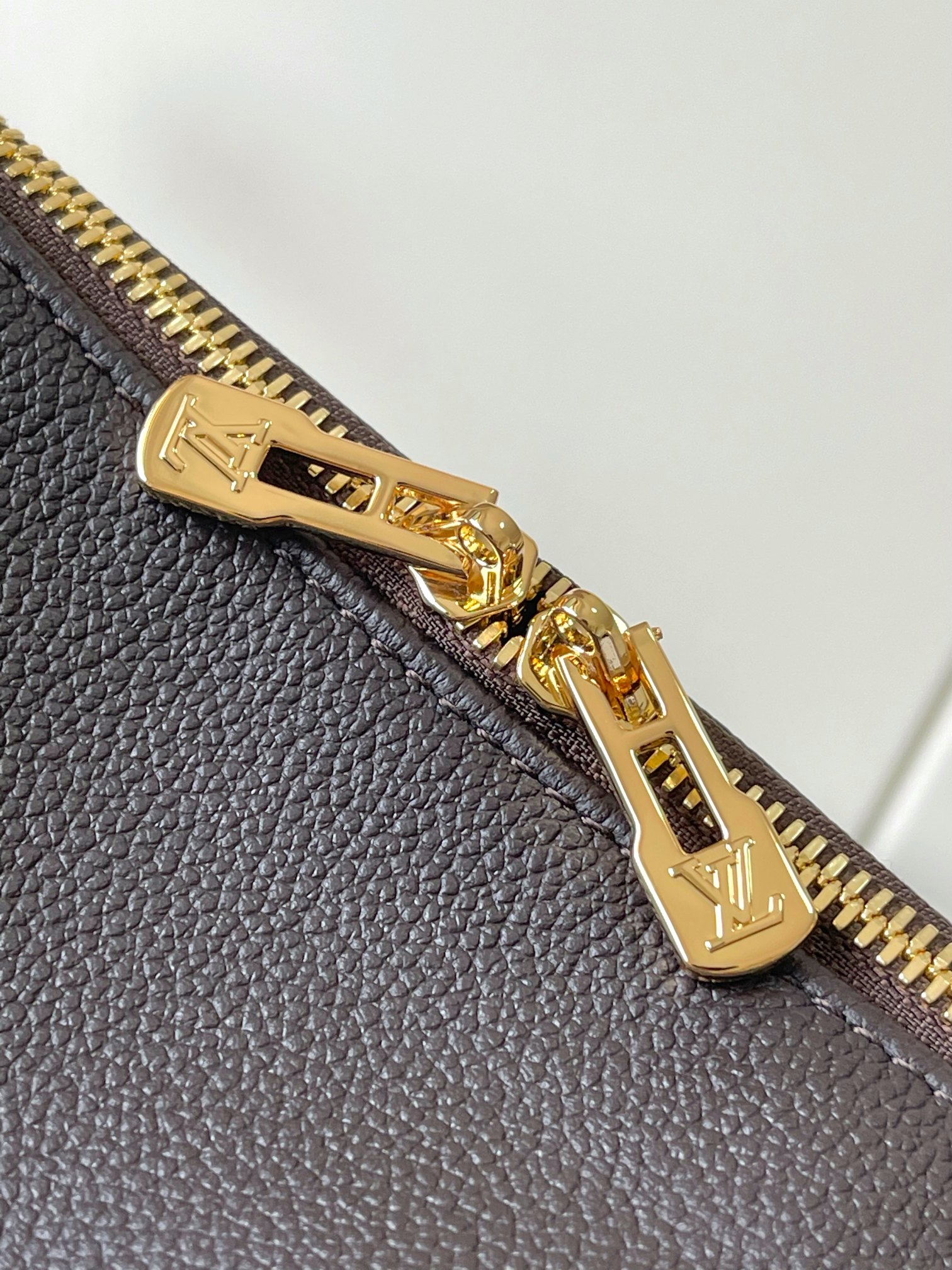 L0vis Vvtt0n Express Handbag-26397-24 x 18.5 x 36CM