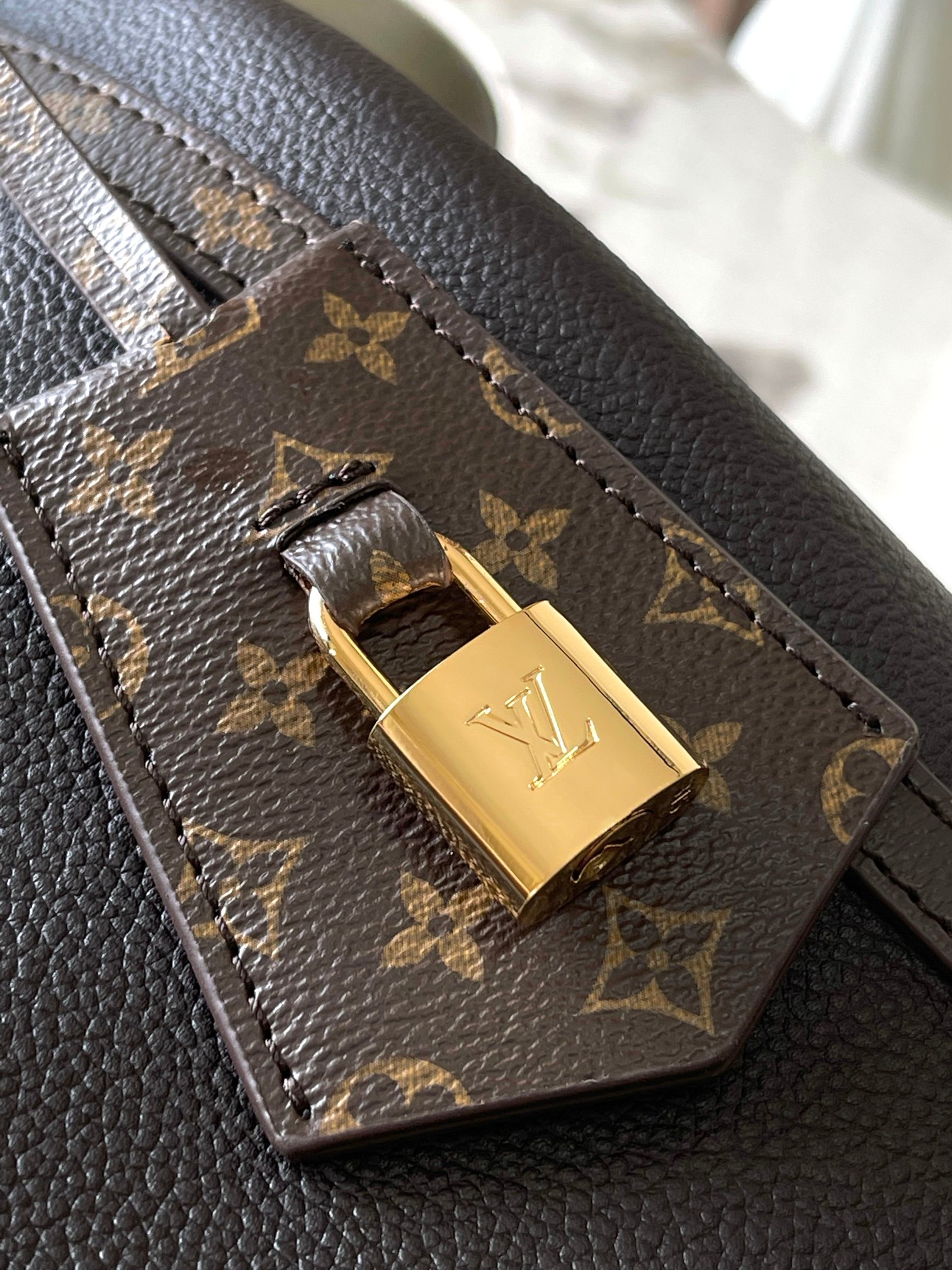 L0vis Vvtt0n Express Handbag-26397-24 x 18.5 x 36CM