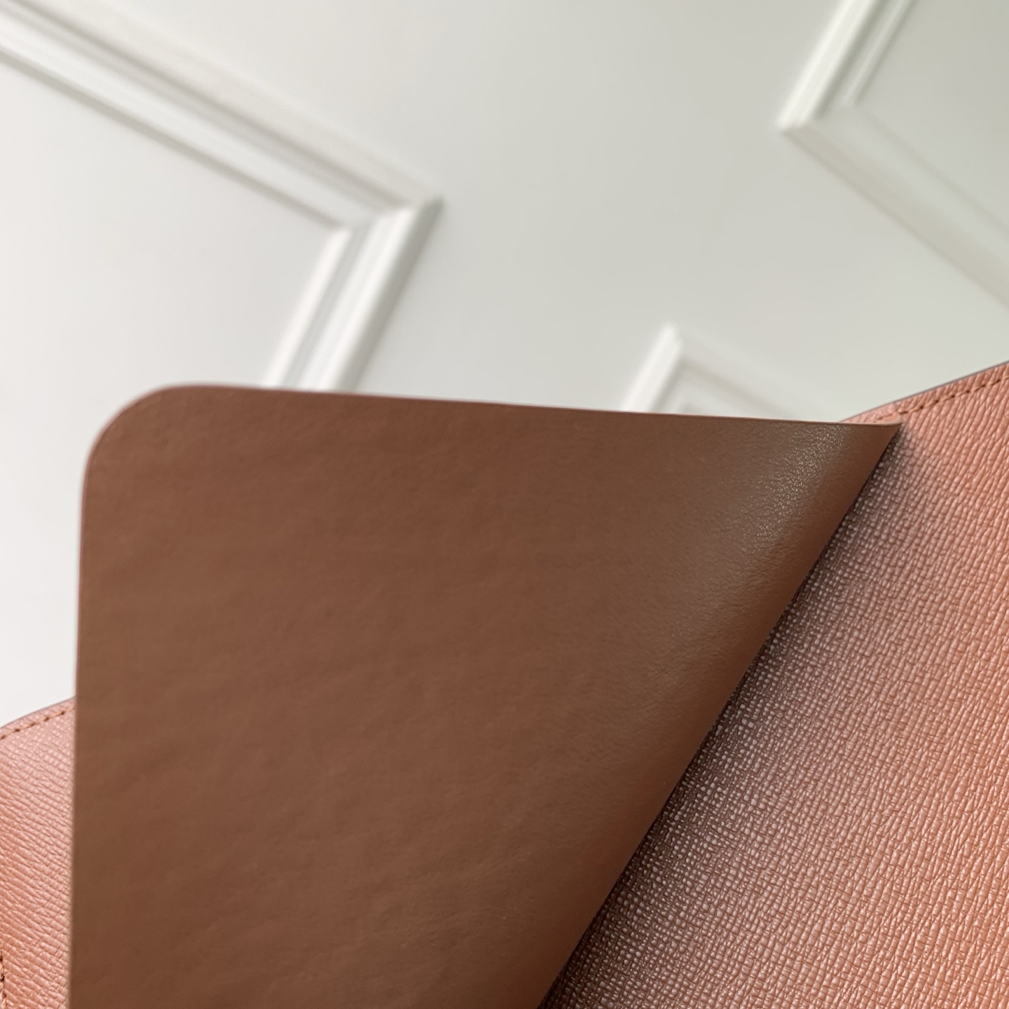 Lo*uis Vvtt0n Desktop Notebook Cover-R20100-18.5 x 23 x 3CM