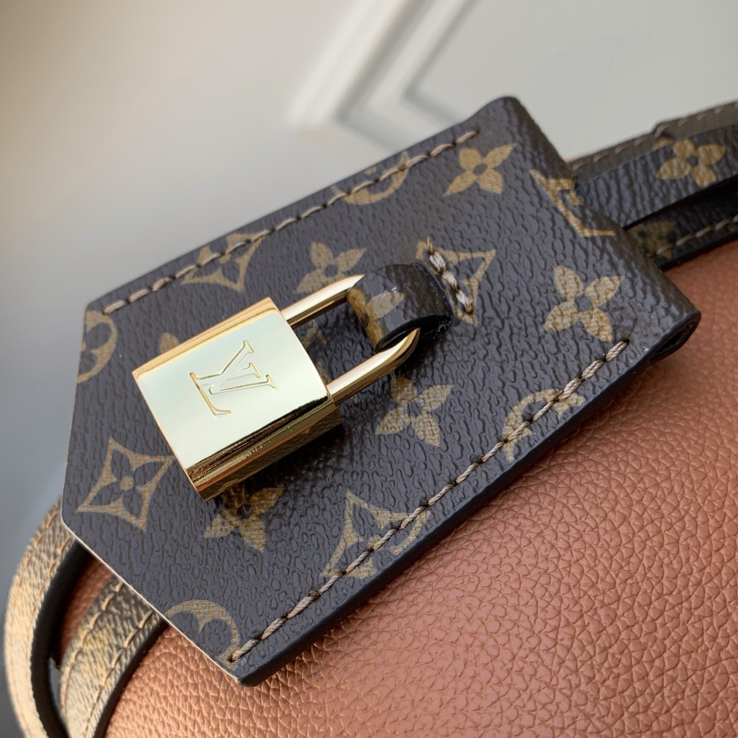 L0vis Vvtt0n Express Handbag-M29428-17 x 13.5 x 26CM