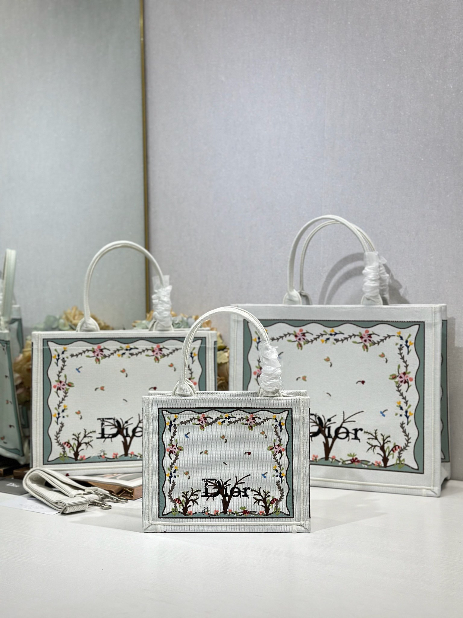 Diro Book Tote