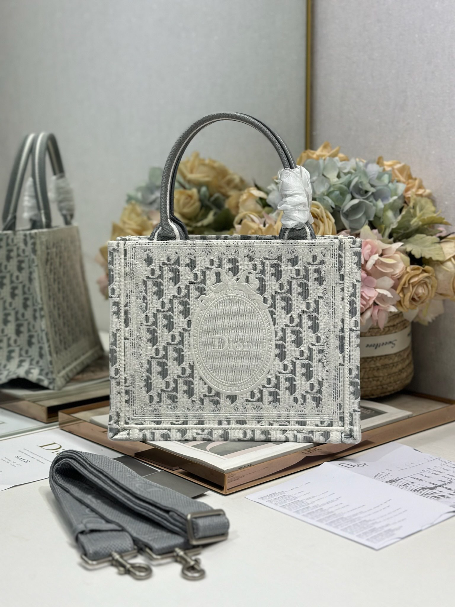 Diro Book Tote