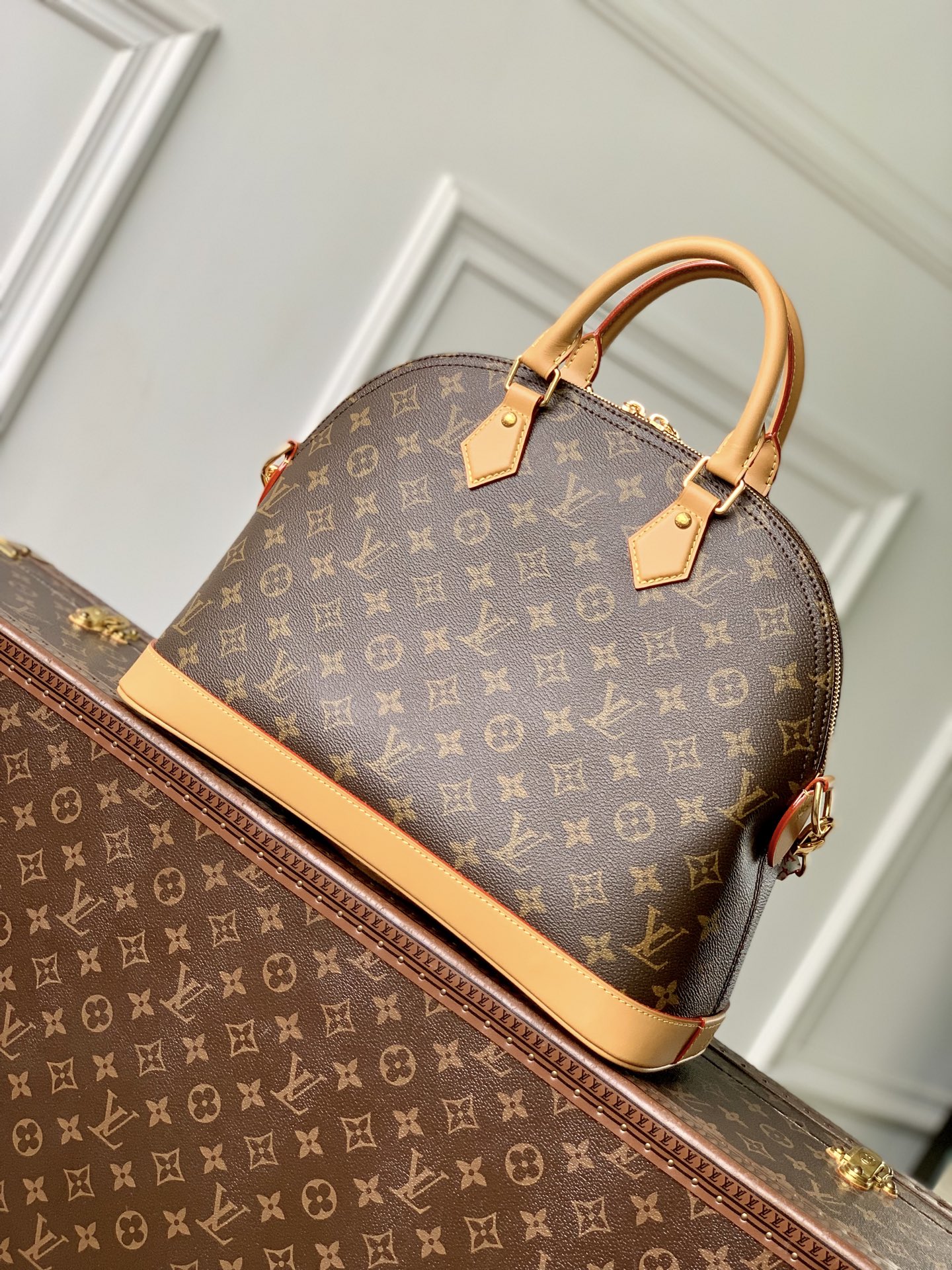 L0vis Vvtt0n Alma BB M27327-37 x 28 x 13.5CM