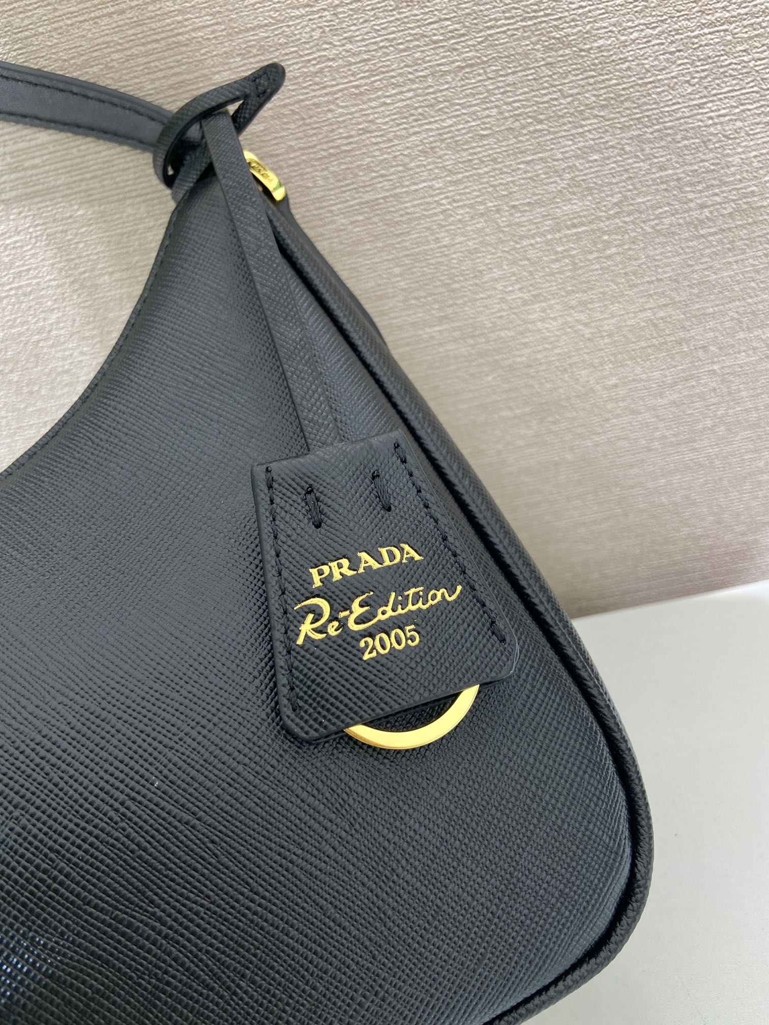Pra*a Re-Edition Hobo Saffiano Leather Bag-22*18*6CM