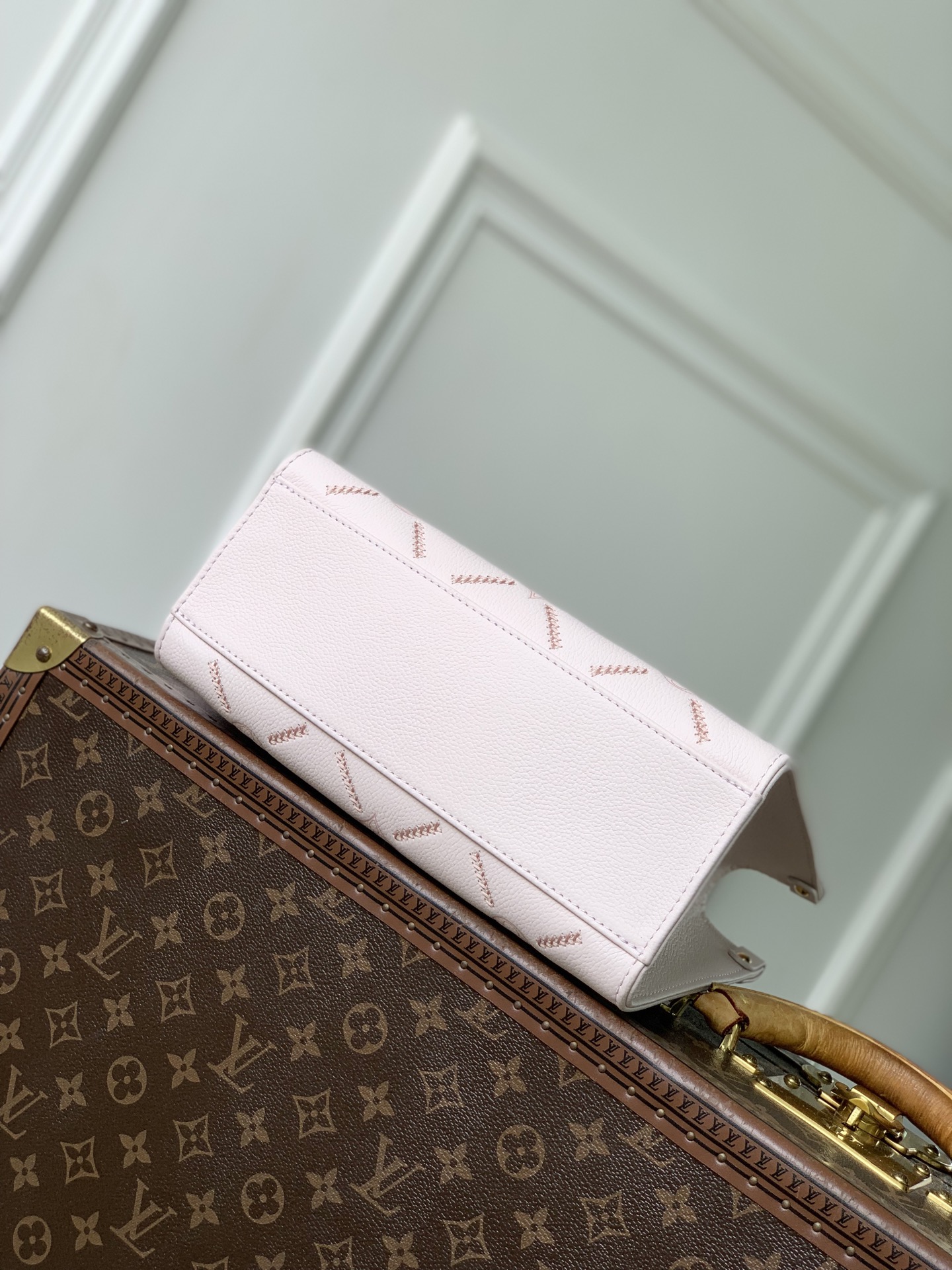 L0vis Vvtt0n OnTheGo Monogram Bold Handbag-M14576-19 x 11.5 x 25CM