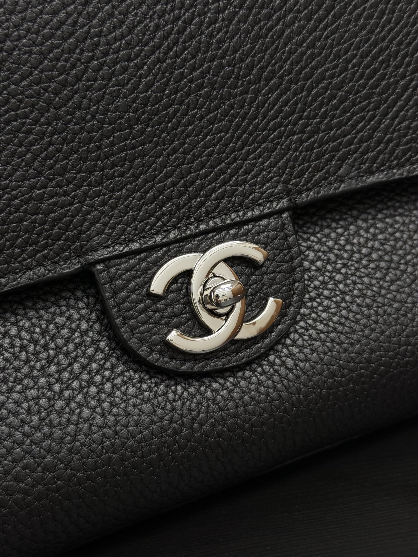 Cha*nel Grained Calfskin Small Souplissimo Maxi Flap Black-32CM