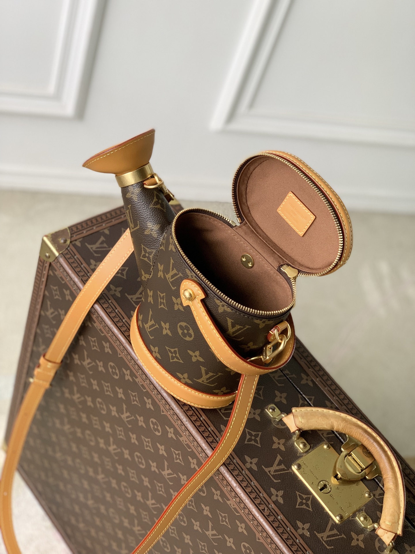L0vis Vvtt0n Watering Can Bag-M27563-25 x 19 x 9.5CM